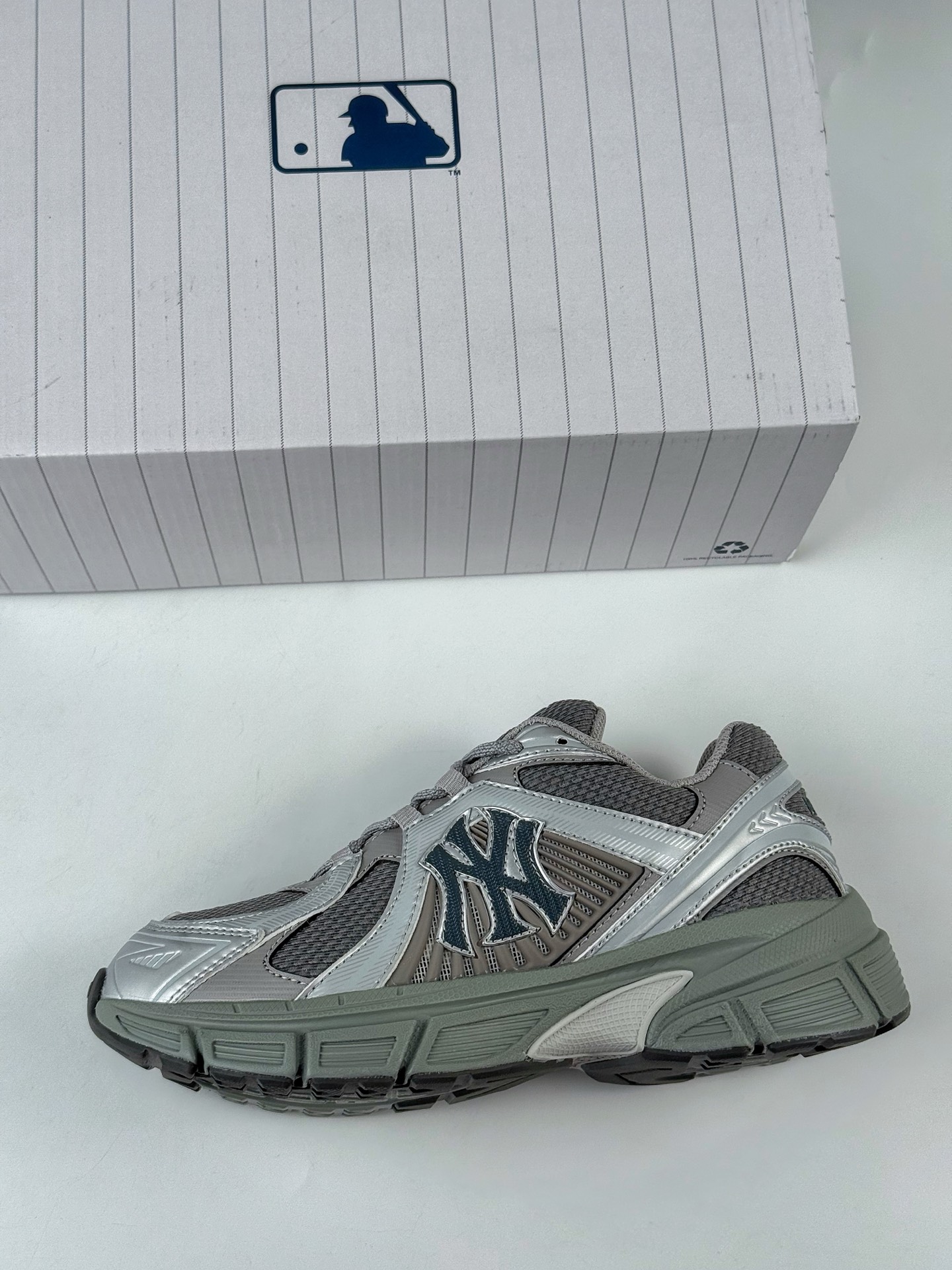 200 NY美国榄球洋基队 x MLB Chunky Runner Basic 厚底老爹厚底休闲运动慢跑鞋 3ARNR055N