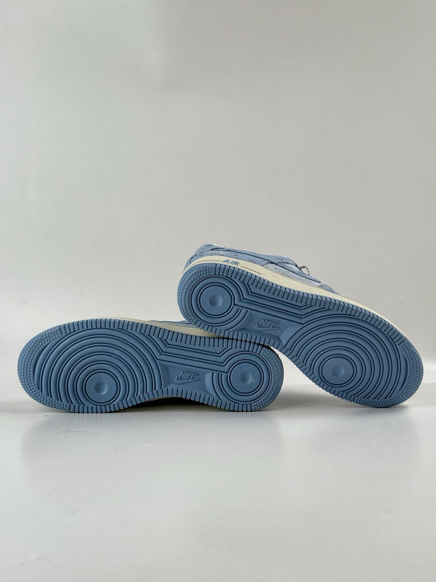 260 Nike Air Force 1 Low 07 x Louis Vuitton 蓝白牛仔 YF9511-823