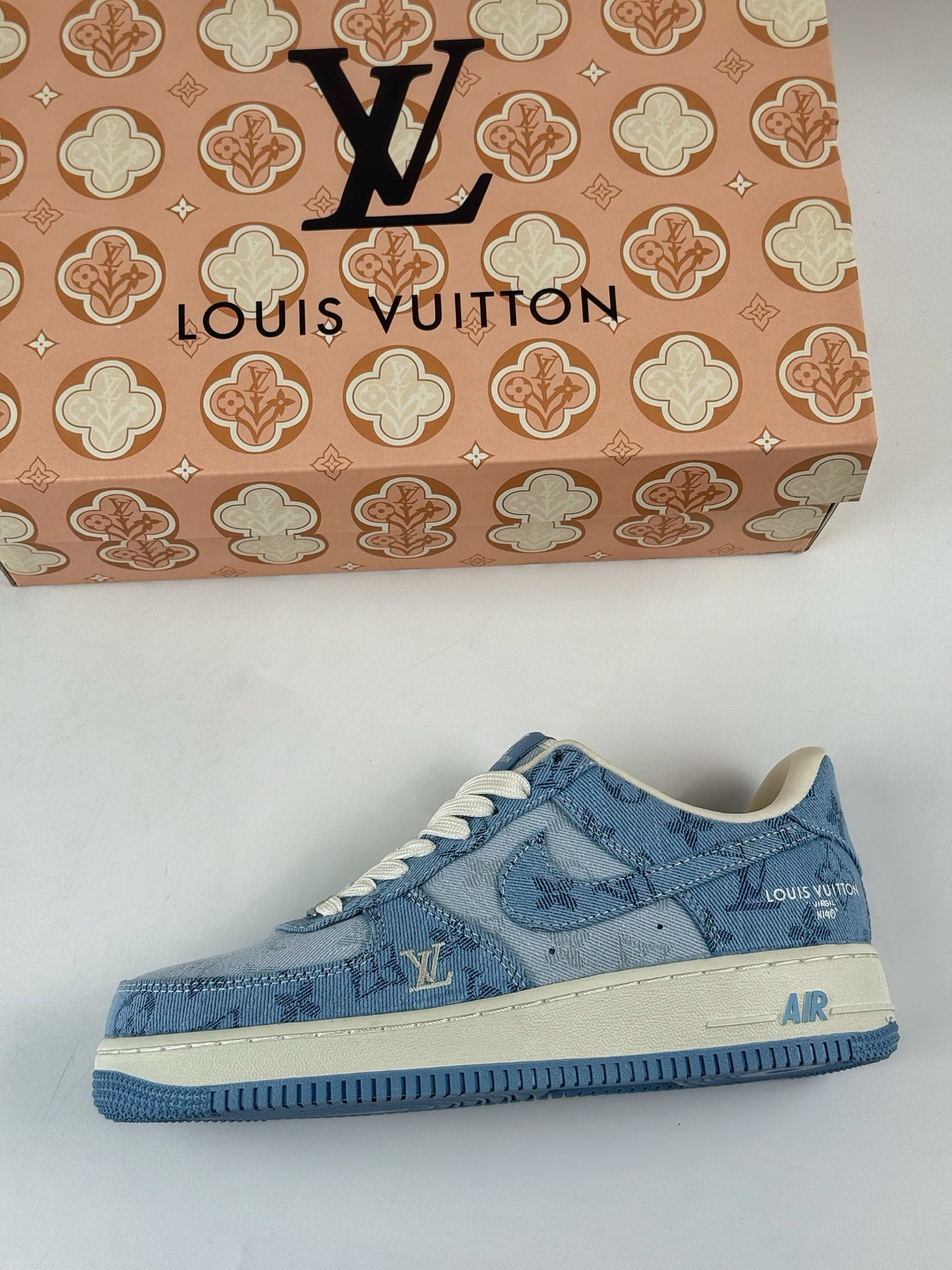 260 Nike Air Force 1 Low 07 x Louis Vuitton 蓝白牛仔 YF9511-823