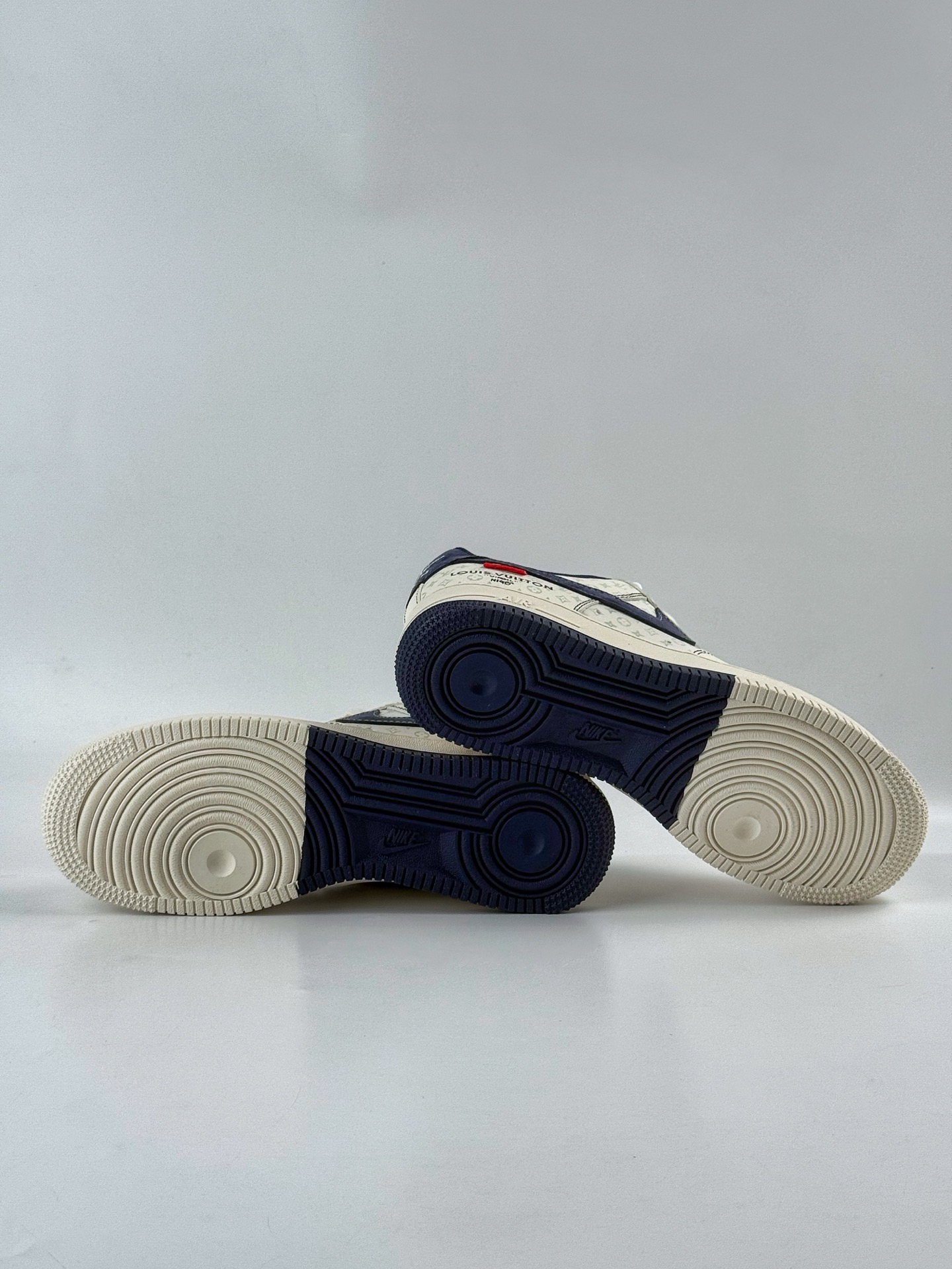 260 Nike Air Force 1 Low 07 x Louis Vuitton 白蓝小勾 MZ9588-817