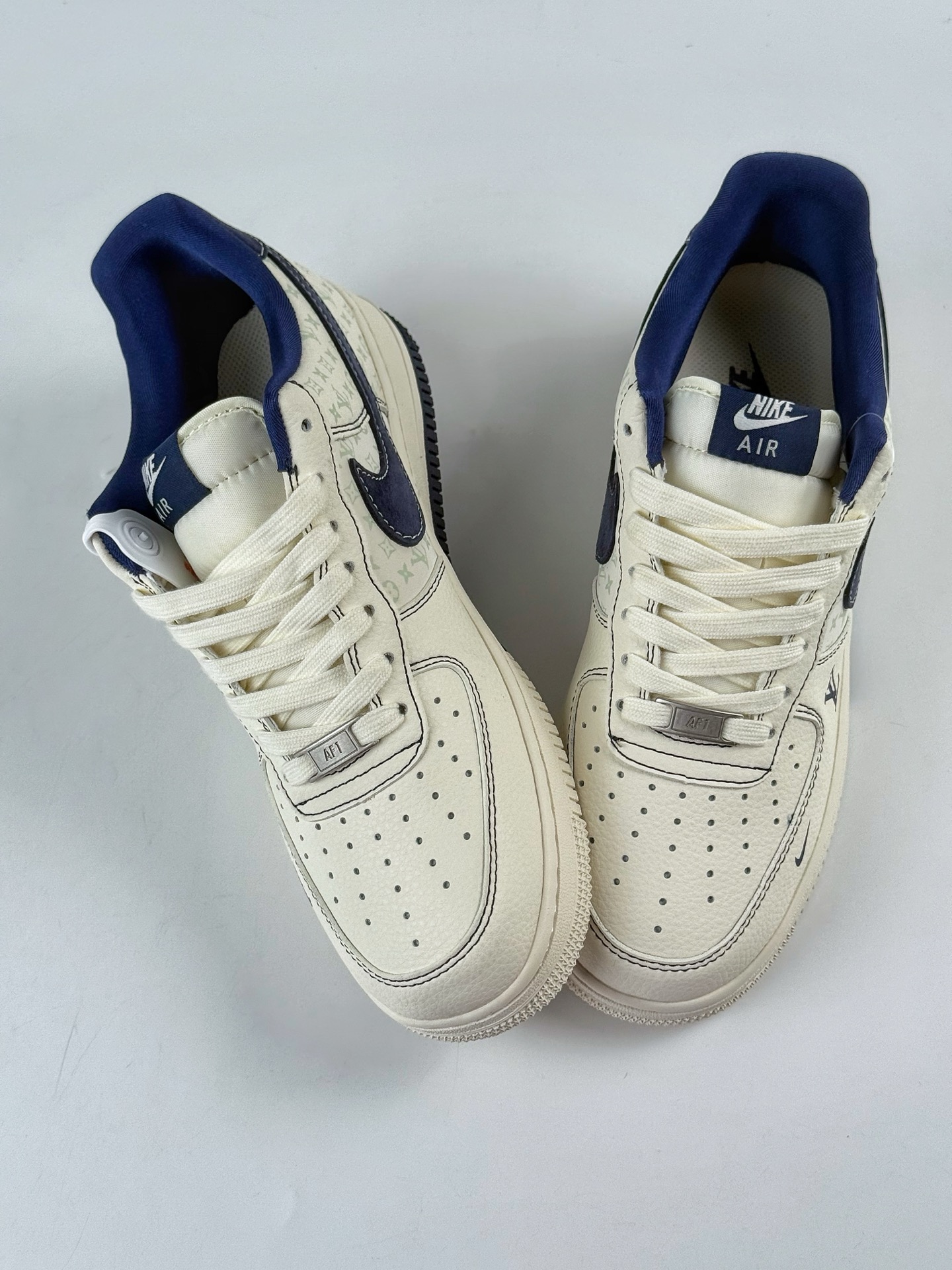 260 Nike Air Force 1 Low 07 x Louis Vuitton 白蓝小勾 MZ9588-817