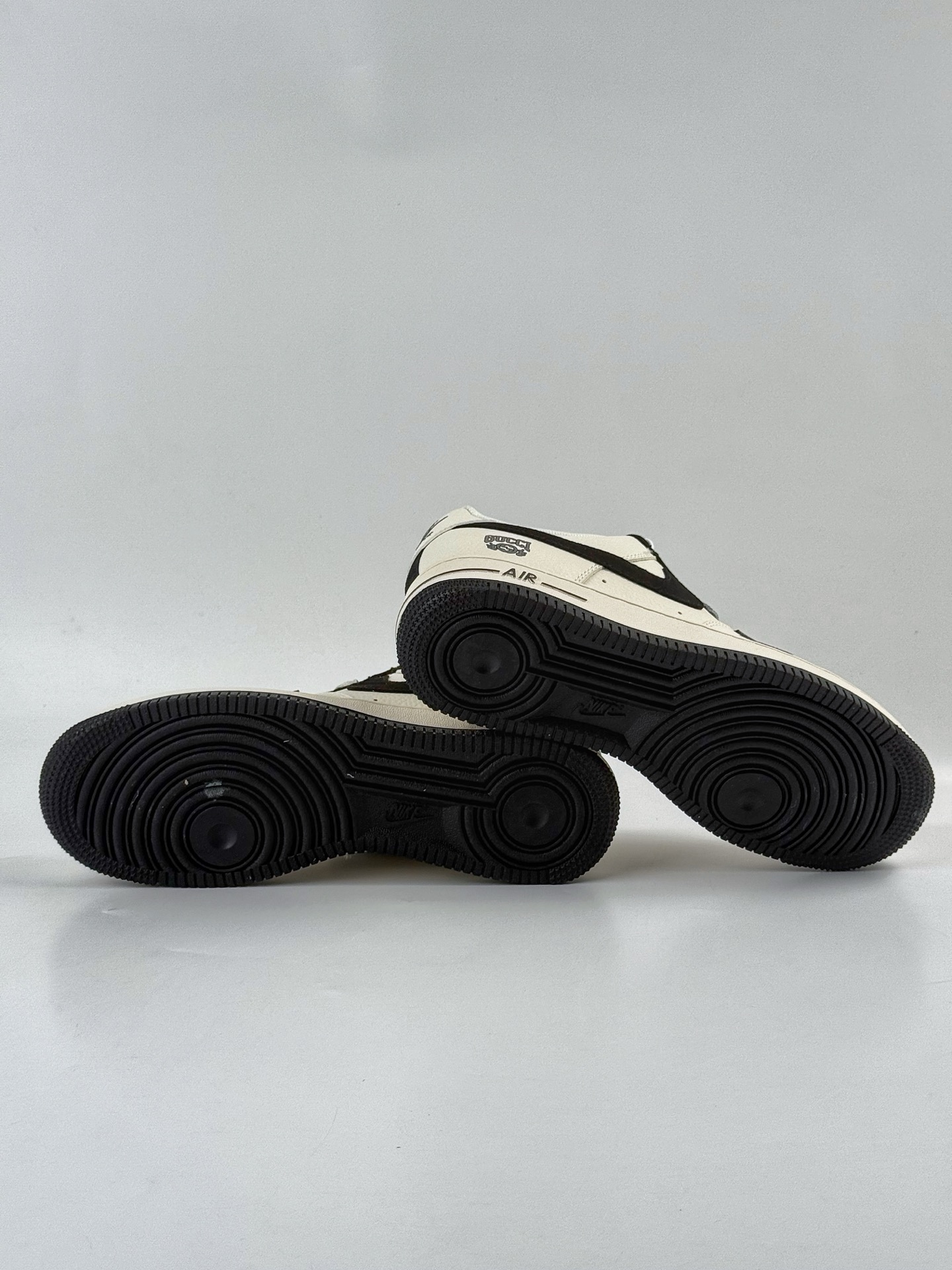 260 Nike Air Force 1 Low 07 x GUCCI 白黑小勾 XD2588-605