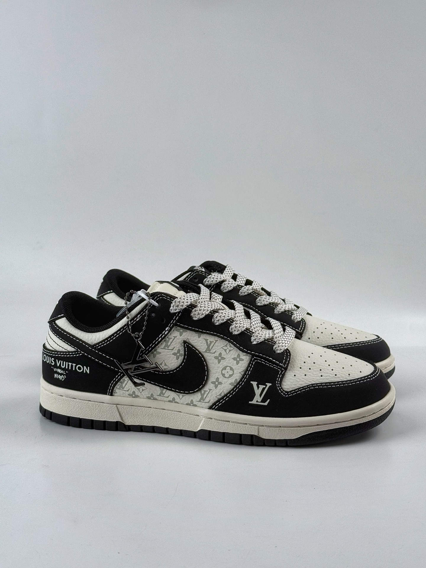 280 Nike SB Dunk Low x Louis Vuitton 黑白满天星 CS1688-111