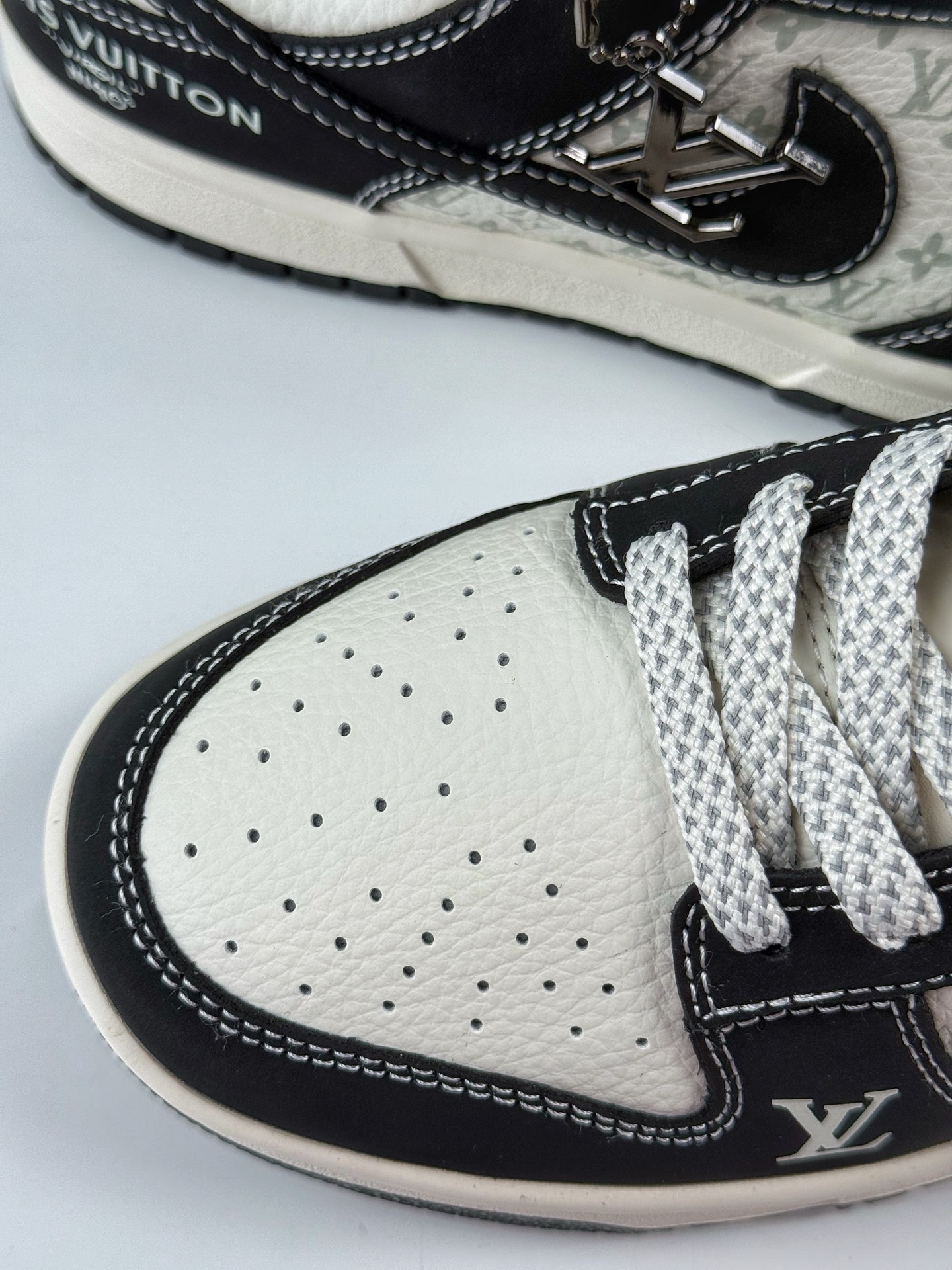 280 Nike SB Dunk Low x Louis Vuitton 黑白满天星 CS1688-111