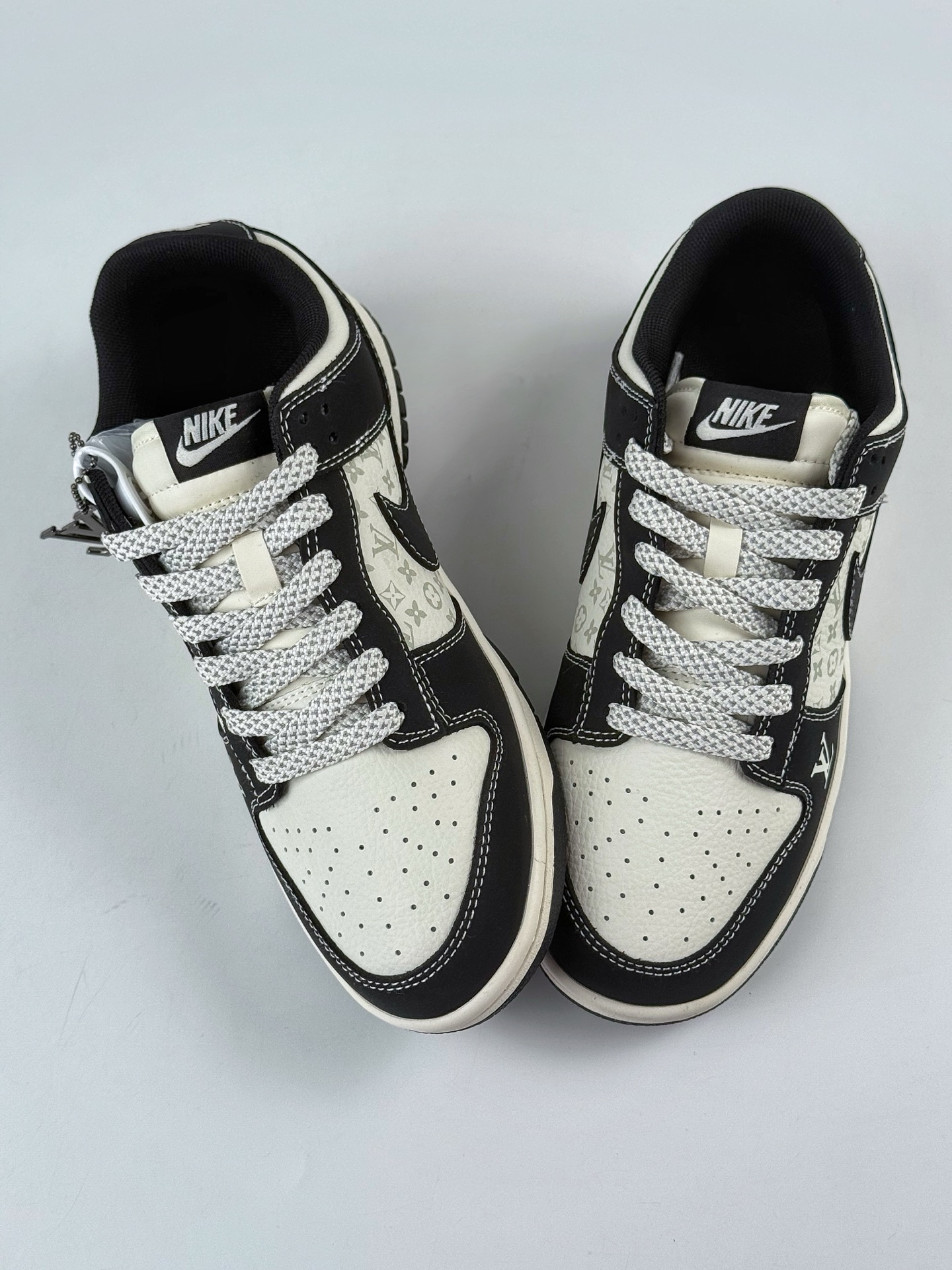 280 Nike SB Dunk Low x Louis Vuitton 黑白满天星 CS1688-111