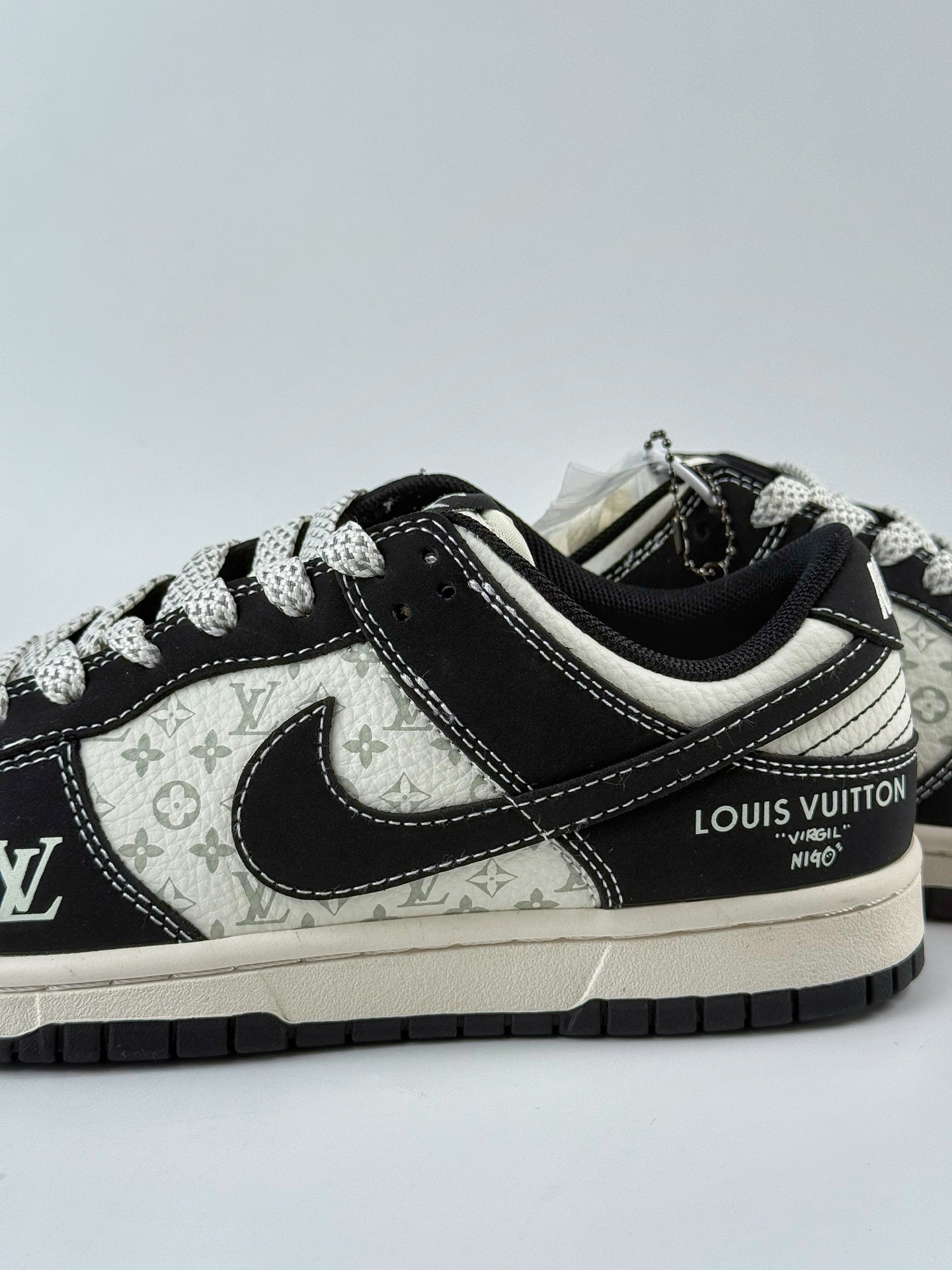 280 Nike SB Dunk Low x Louis Vuitton 黑白满天星 CS1688-111