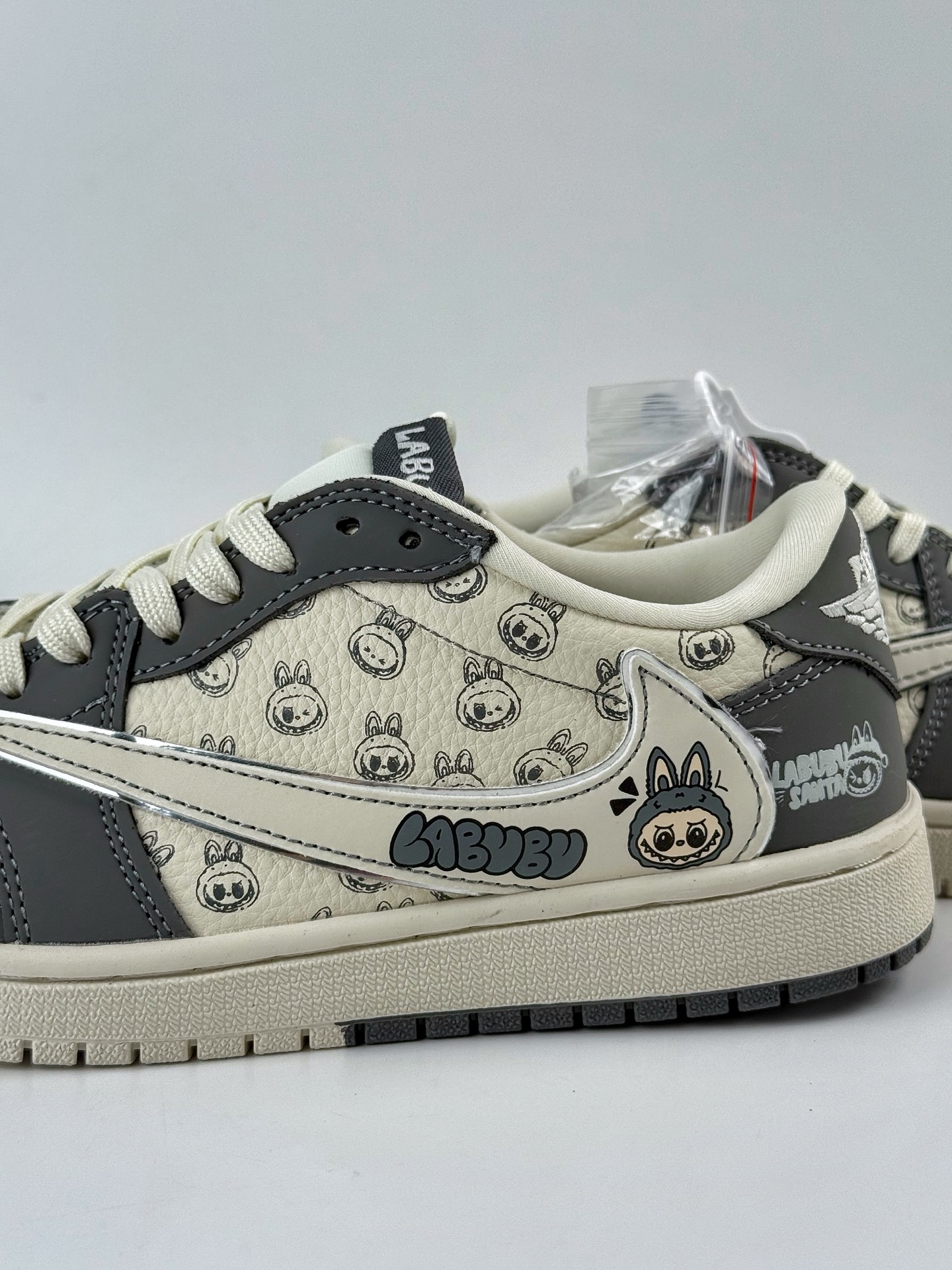 Travis Scott x Nike Air Jordan 1 Low x LABUBU Air Jordan 1 Low 反转灰白拉布布倒钩 LD2028-055 Travis Scott x Nike Air Jordan 1 Low x LABUBU Air Jordan 1 Low 反转灰白拉布布倒钩 LD2028-055