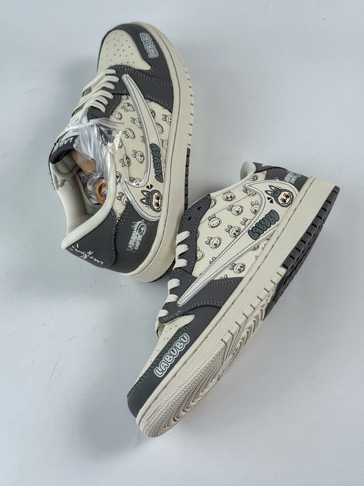 Travis Scott x Nike Air Jordan 1 Low x LABUBU Air Jordan 1 Low 反转灰白拉布布倒钩 LD2028-055 Travis Scott x Nike Air Jordan 1 Low x LABUBU Air Jordan 1 Low 反转灰白拉布布倒钩 LD2028-055