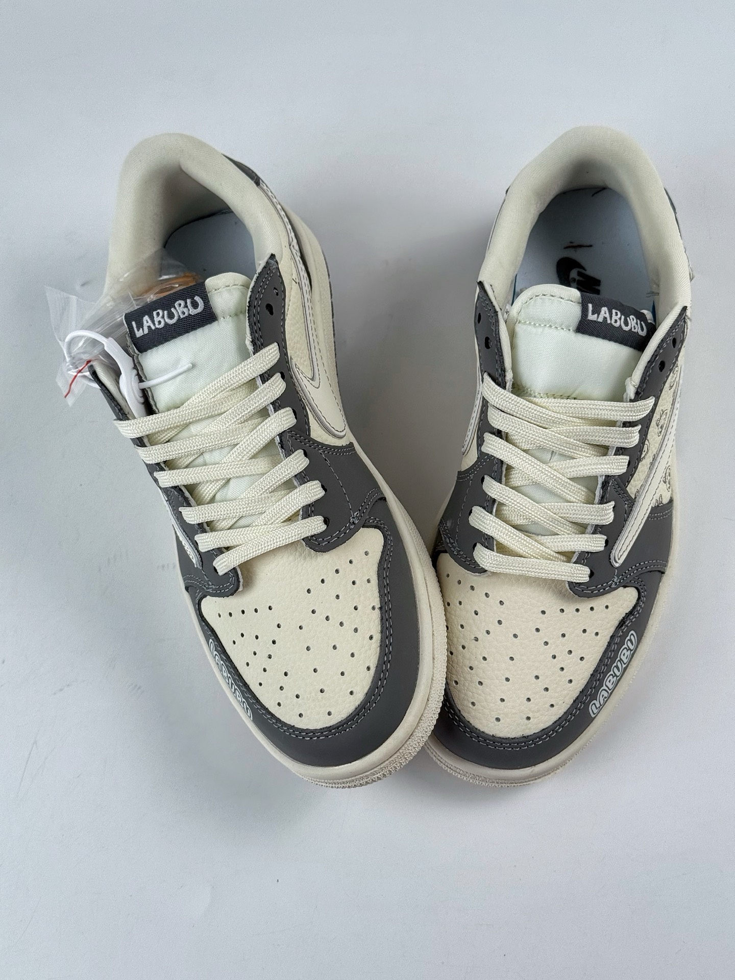 Travis Scott x Nike Air Jordan 1 Low x LABUBU Air Jordan 1 Low 反转灰白拉布布倒钩 LD2028-055 Travis Scott x Nike Air Jordan 1 Low x LABUBU Air Jordan 1 Low 反转灰白拉布布倒钩 LD2028-055