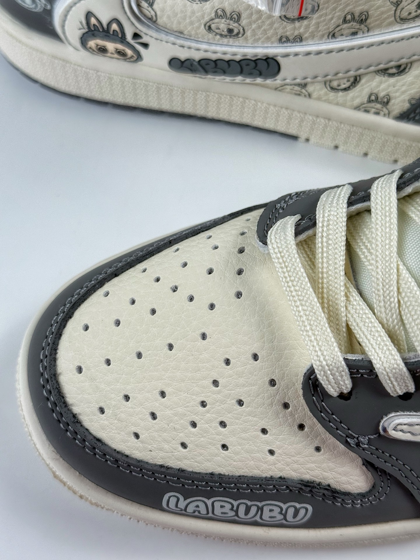 Travis Scott x Nike Air Jordan 1 Low x LABUBU Air Jordan 1 Low 反转灰白拉布布倒钩 LD2028-055 Travis Scott x Nike Air Jordan 1 Low x LABUBU Air Jordan 1 Low 反转灰白拉布布倒钩 LD2028-055