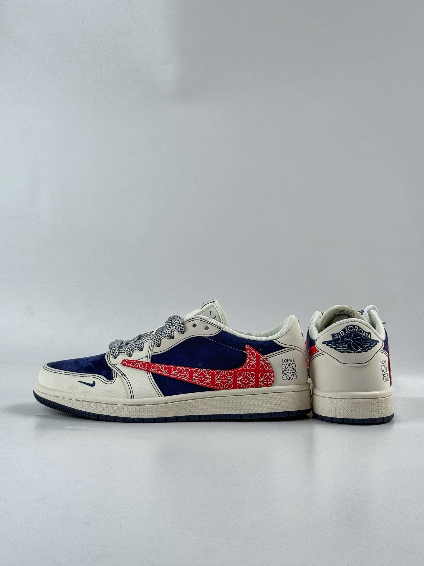 Travis Scott x Nike Air Jordan 1 Low x Loewe Air Jordan 1 Low 反转白蓝红小勾满天星倒钩 HS8068-067