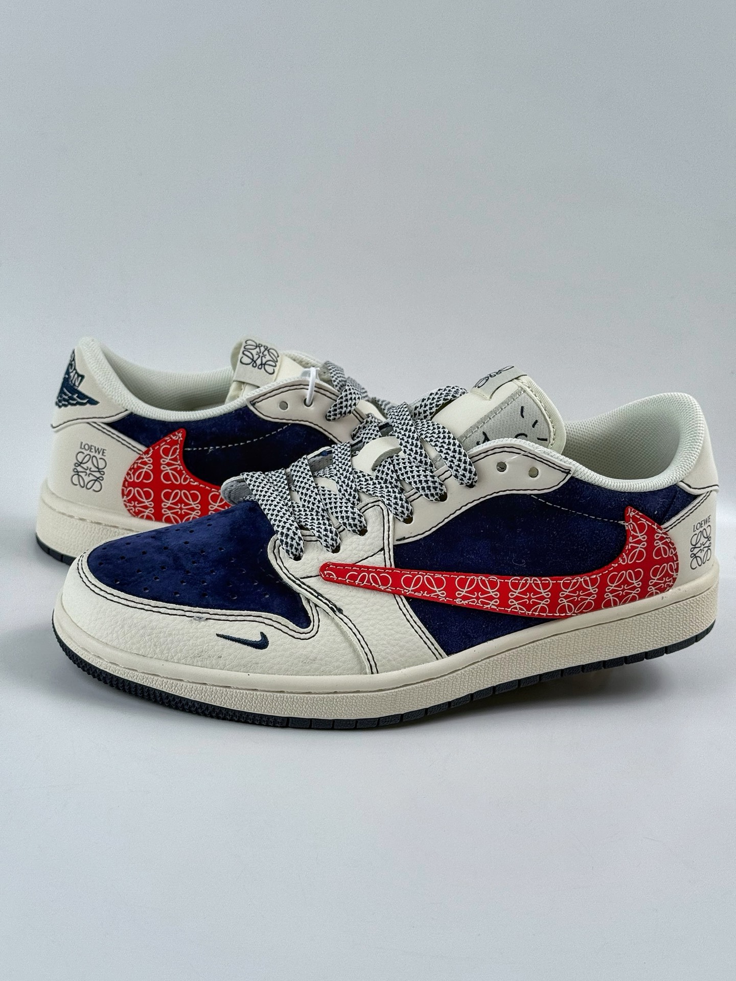 Travis Scott x Nike Air Jordan 1 Low x Loewe Air Jordan 1 Low 反转白蓝红小勾满天星倒钩 HS8068-067
