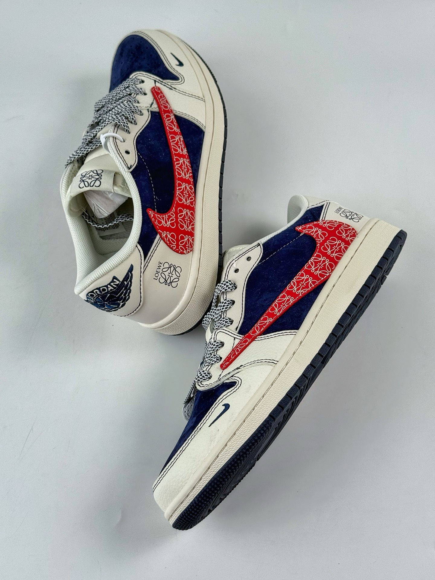 Travis Scott x Nike Air Jordan 1 Low x Loewe Air Jordan 1 Low 反转白蓝红小勾满天星倒钩 HS8068-067