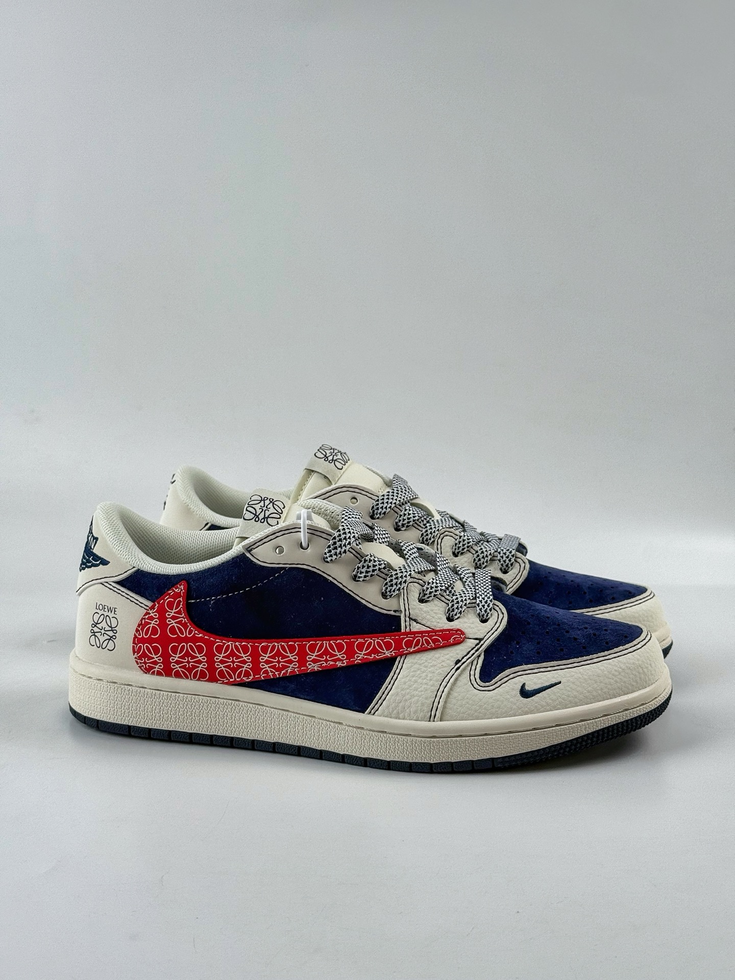 Travis Scott x Nike Air Jordan 1 Low x Loewe Air Jordan 1 Low 反转白蓝红小勾满天星倒钩 HS8068-067
