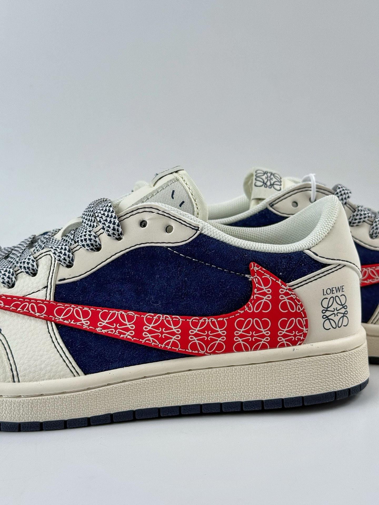 Travis Scott x Nike Air Jordan 1 Low x Loewe Air Jordan 1 Low 反转白蓝红小勾满天星倒钩 HS8068-067