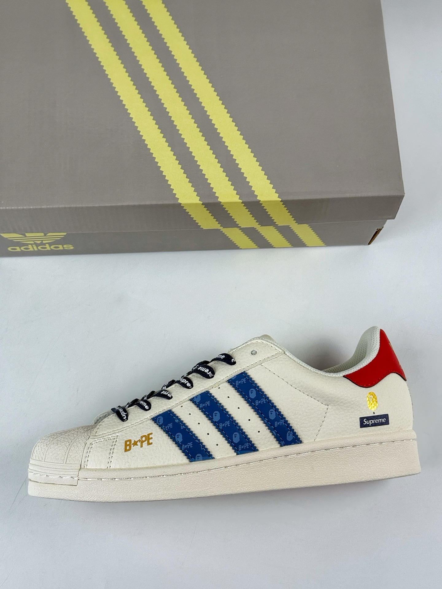 AD Originals Superstar x BAPE x Superme 白蓝红 QC2602CC