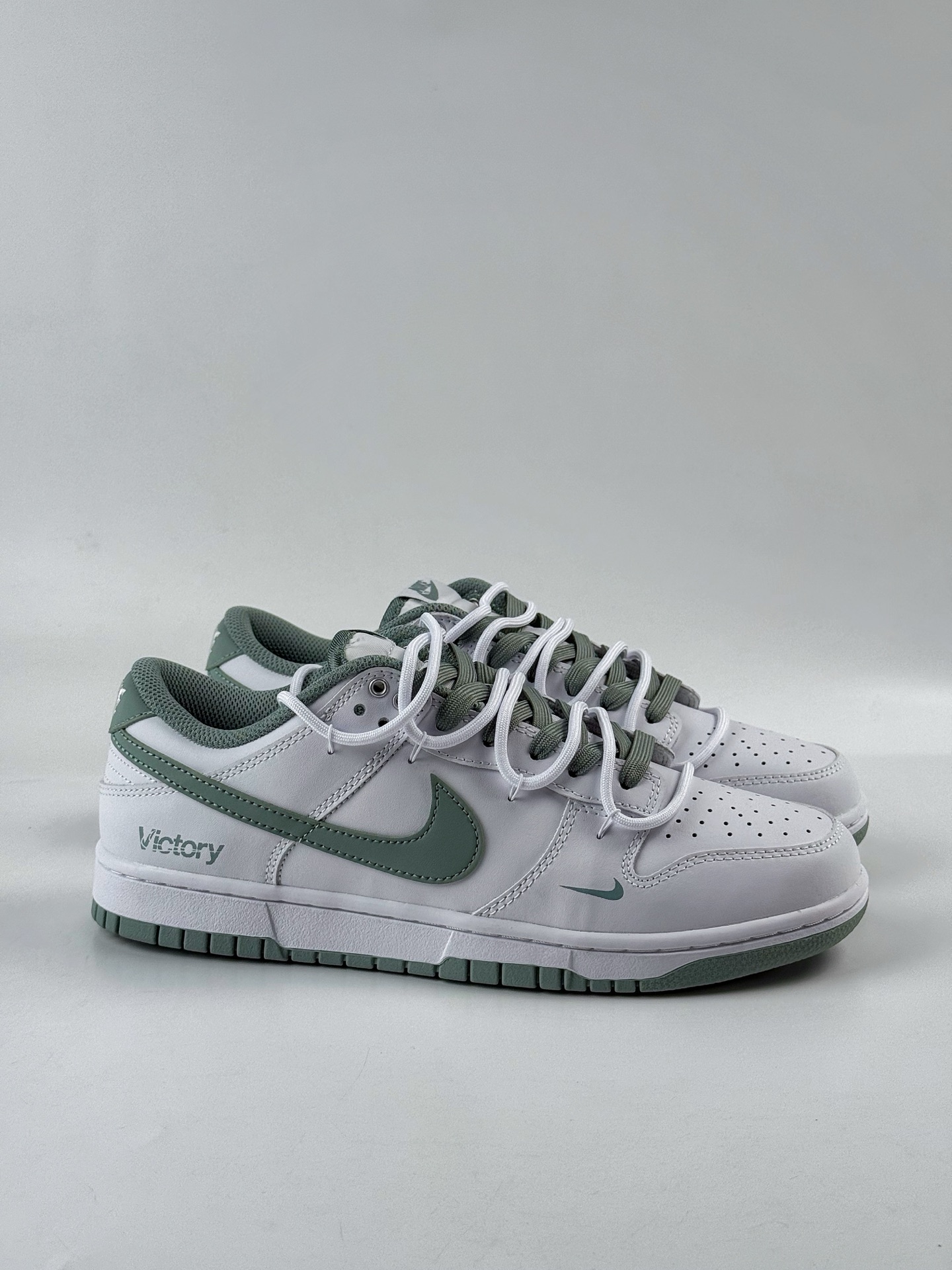 240 NIKE SB Dunk Low RETRO 雾绿 WG0528-102