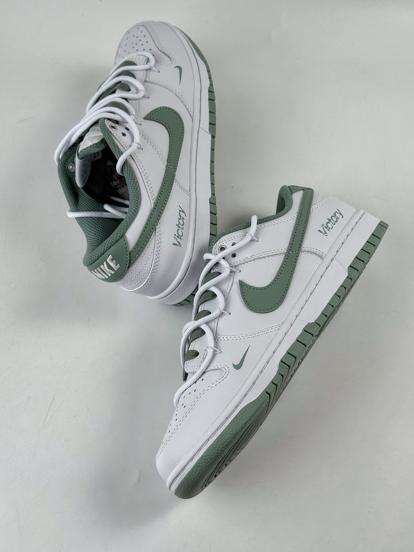 240 NIKE SB Dunk Low RETRO 雾绿 WG0528-102