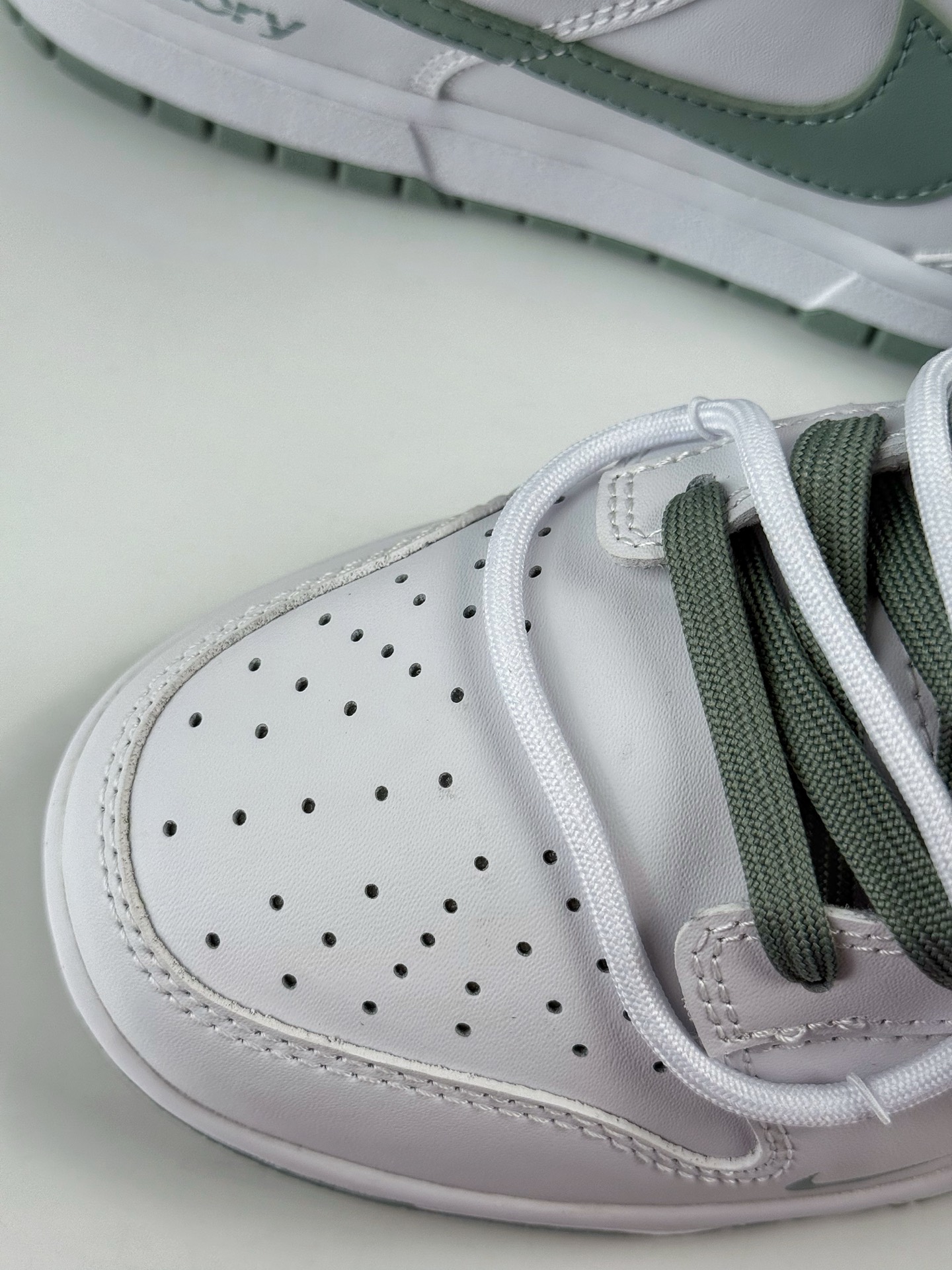 240 NIKE SB Dunk Low RETRO 雾绿 WG0528-102