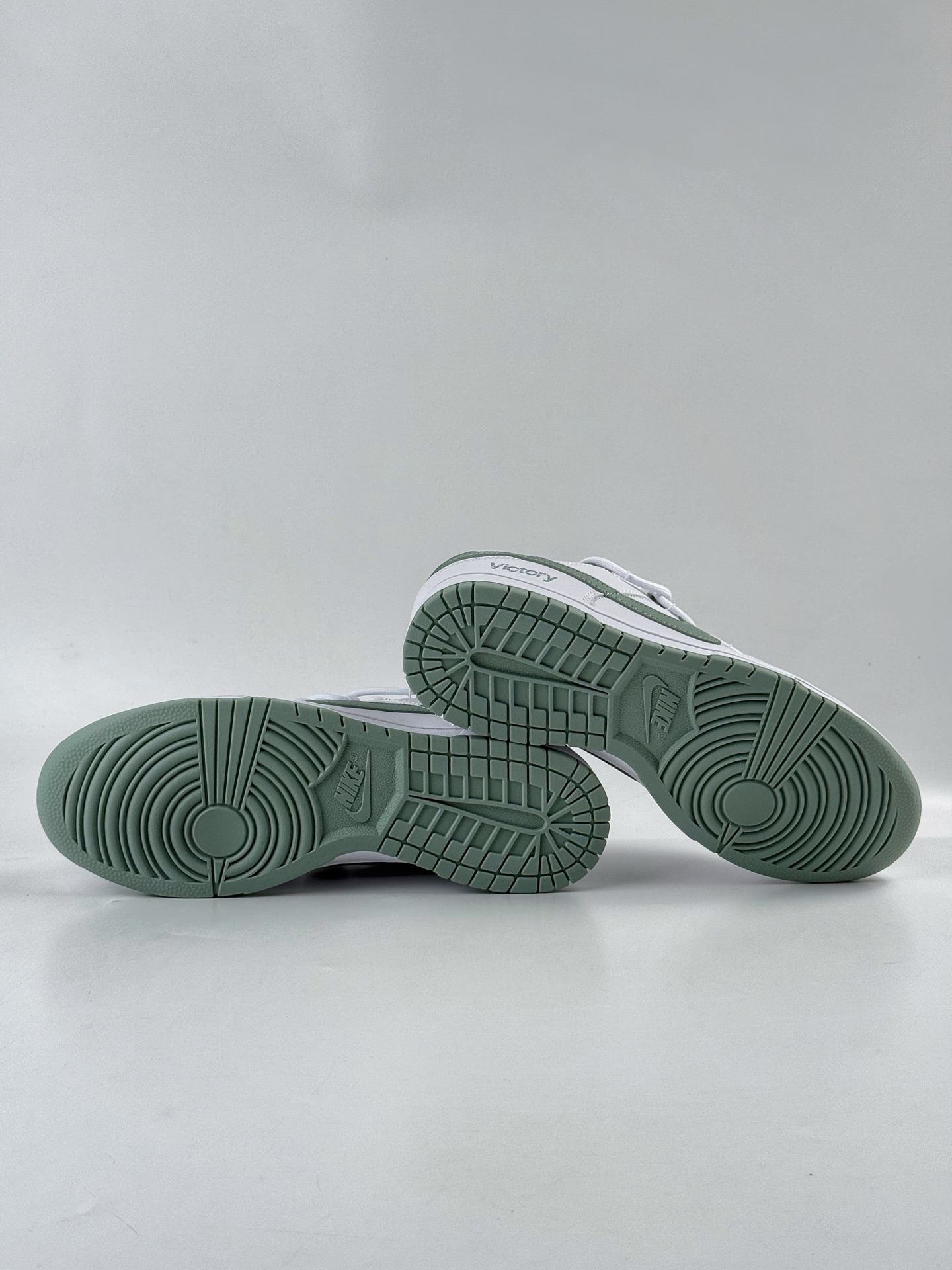 240 NIKE SB Dunk Low RETRO 雾绿 WG0528-102