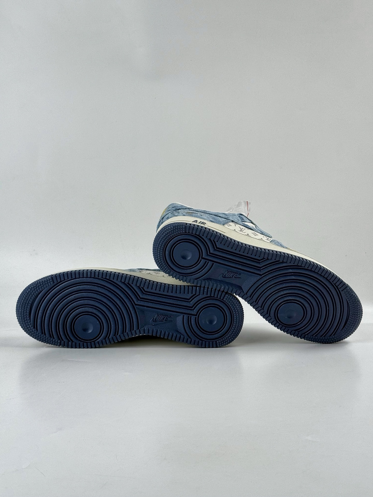 260 Nike Air Force 1 Low 07 x Louis Vuitton 蓝白牛仔 YF9511-818