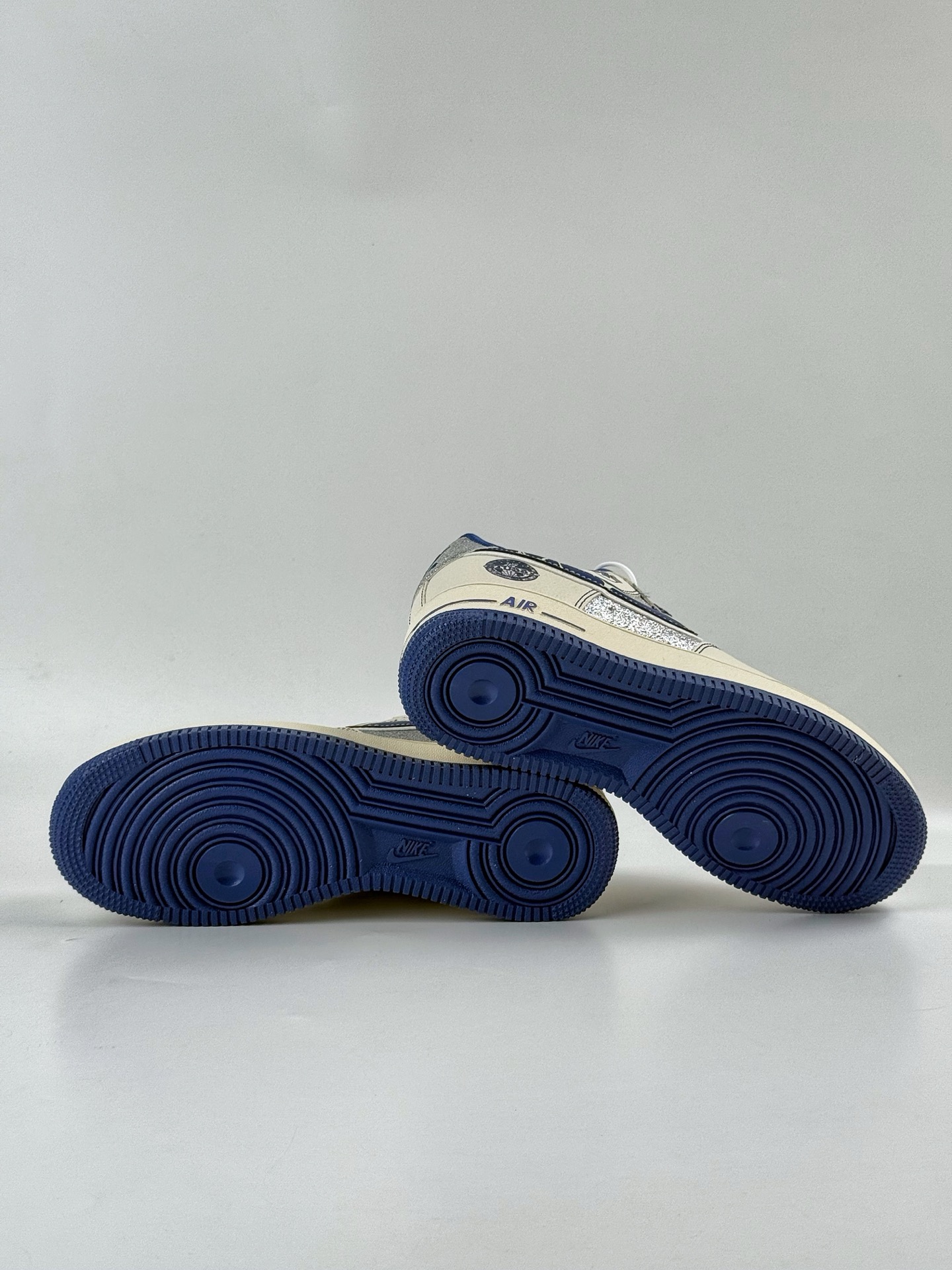 260 Nike Air Force 1 Low 07 x Stussy 白蓝小勾满天星 DD1982-306