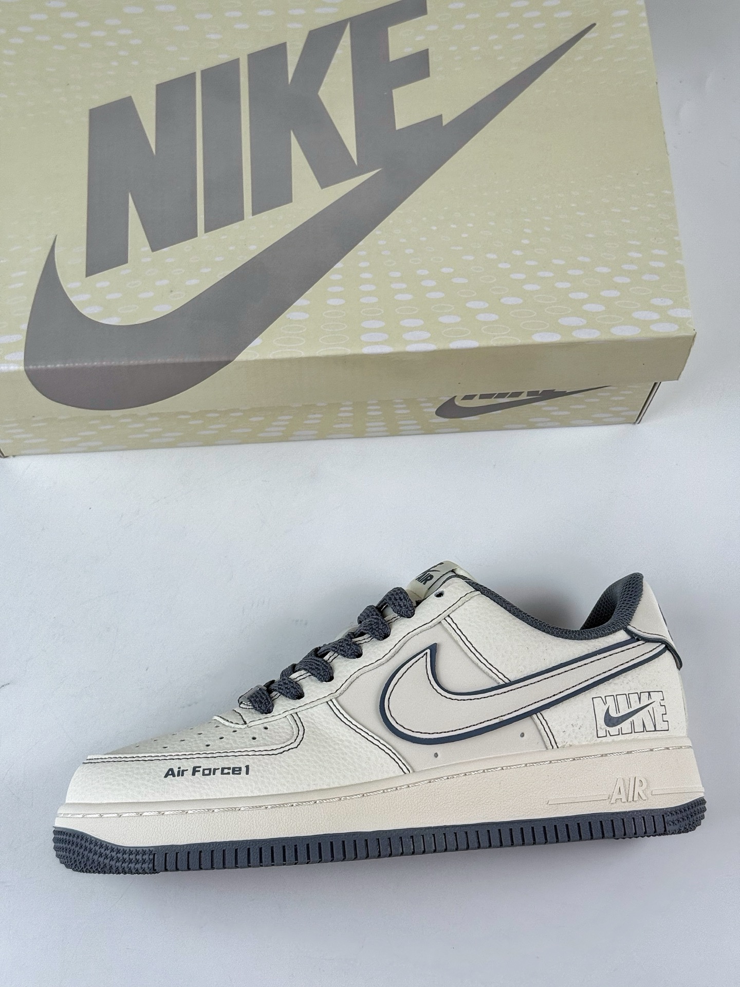 260 Nike Air Force 1 Low 07 x NIKE 白灰小勾 JP8028-014