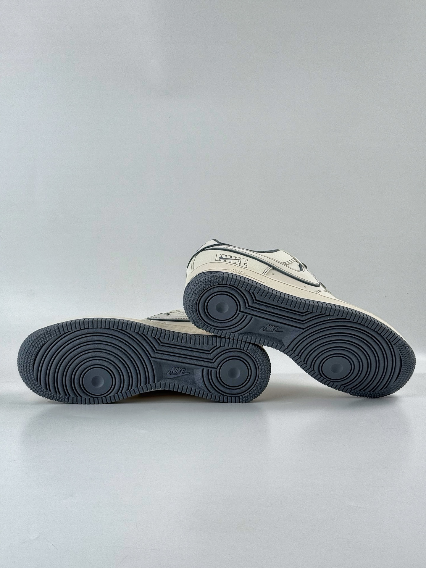 260 Nike Air Force 1 Low 07 x NIKE 白灰小勾 JP8028-014