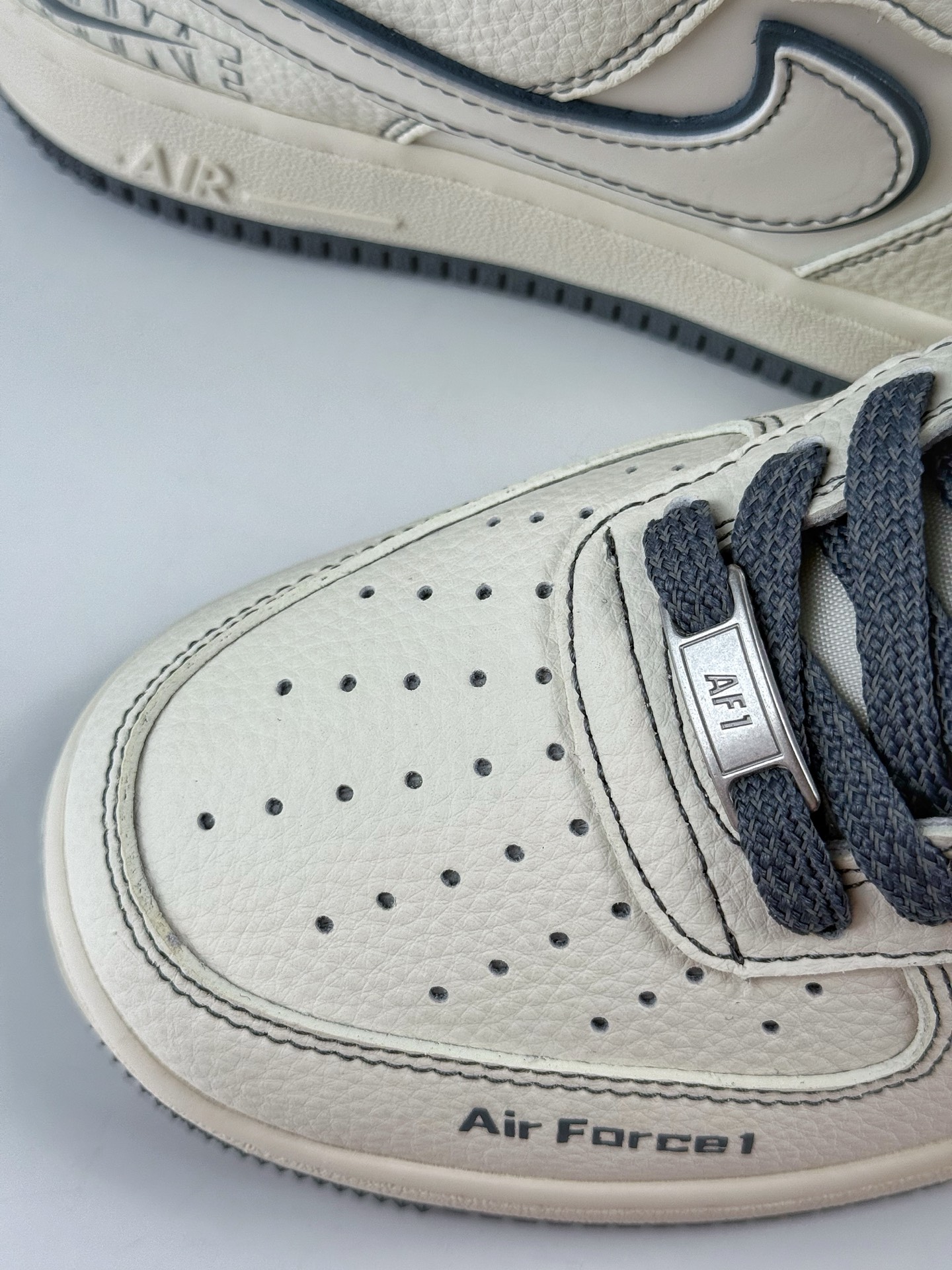 260 Nike Air Force 1 Low 07 x NIKE 白灰小勾 JP8028-014