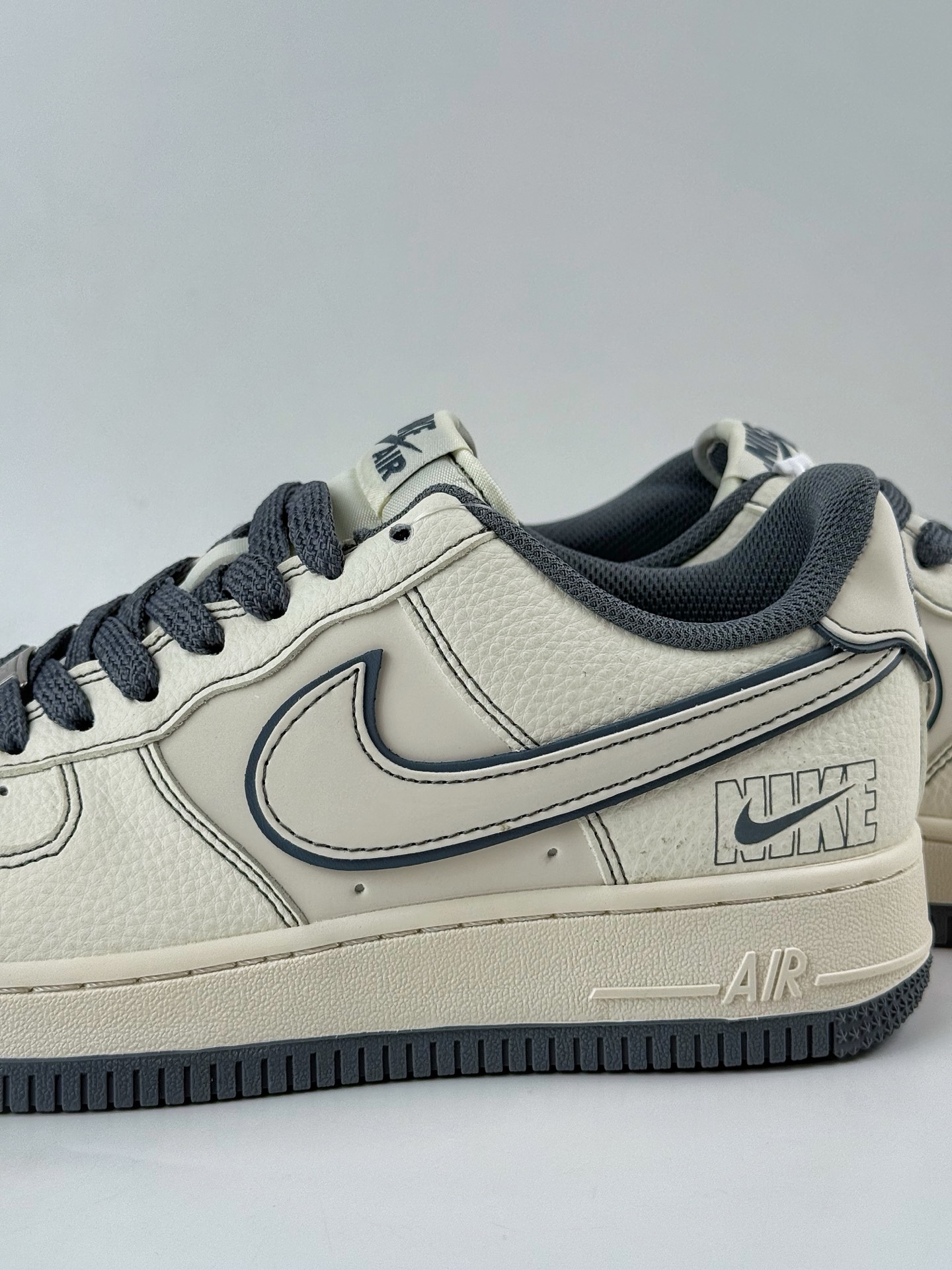 260 Nike Air Force 1 Low 07 x NIKE 白灰小勾 JP8028-014