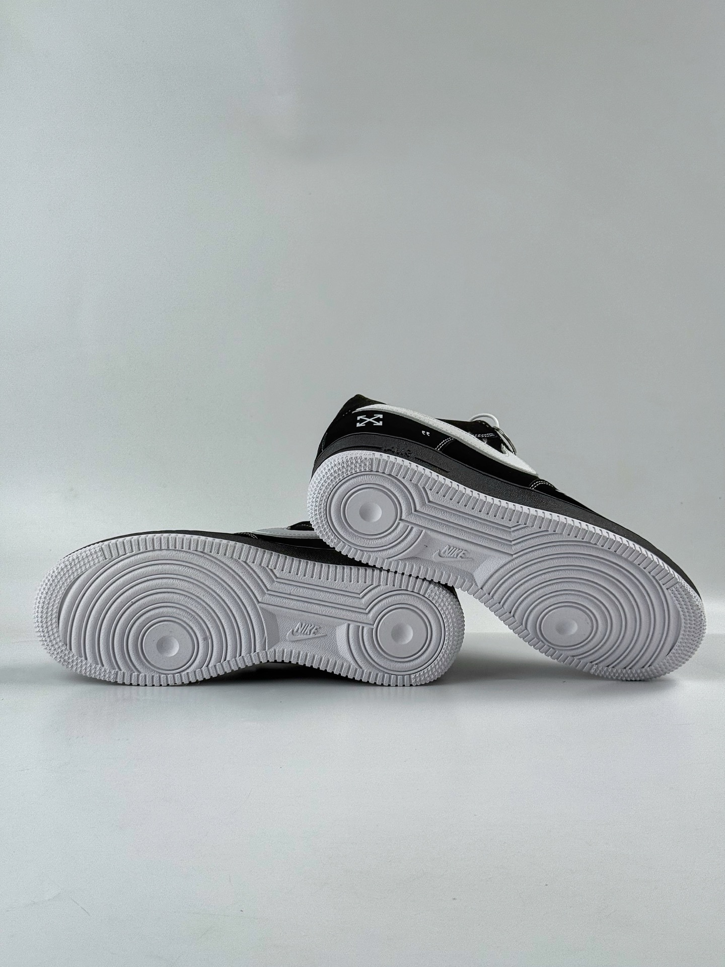 260 Nike Air Force 1 Low 07 x OFF-WHITE 黑白满天星 DK0188-083