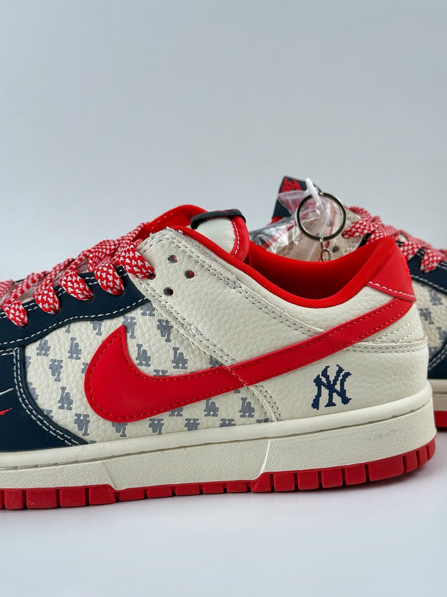 280 Nike SB Dunk Low x MLB 蓝白红双小勾满天星 DB1988-001