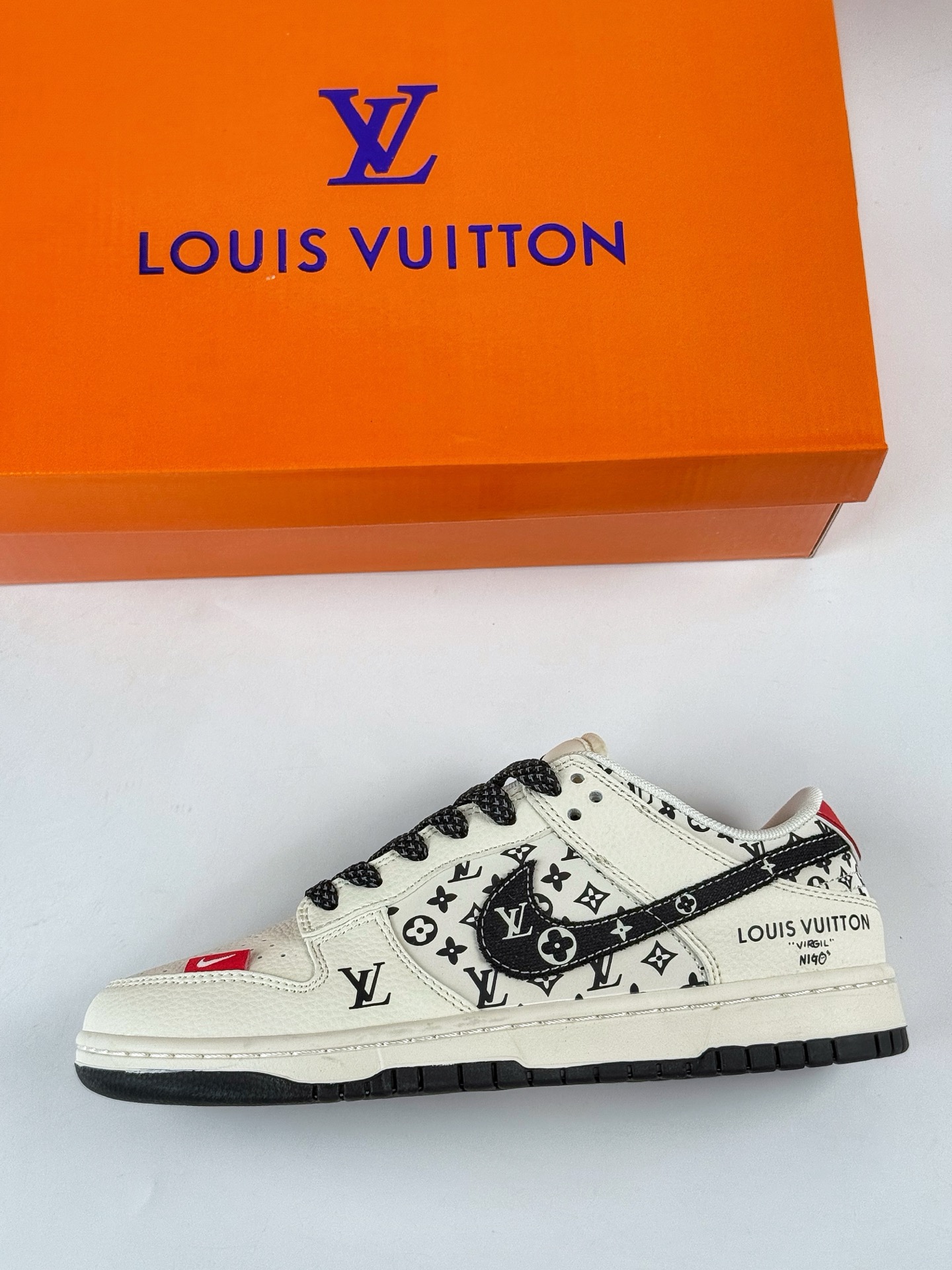 280 Nike SB Dunk Low x Louis Vuitton 白黑满天星 HT5088-607