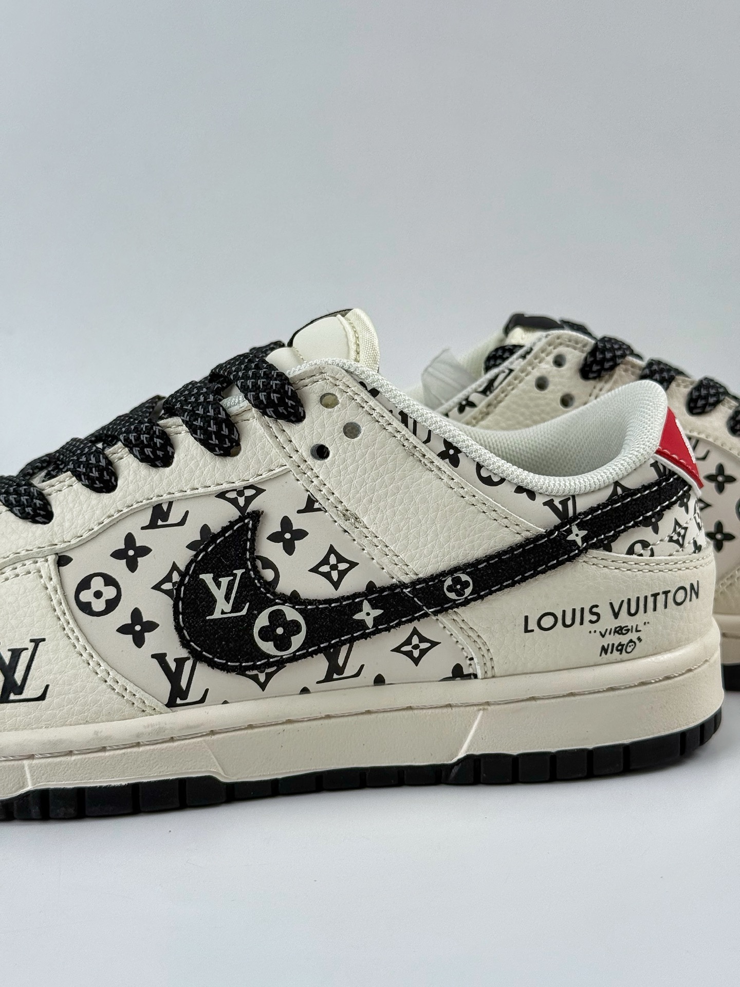 280 Nike SB Dunk Low x Louis Vuitton 白黑满天星 HT5088-607