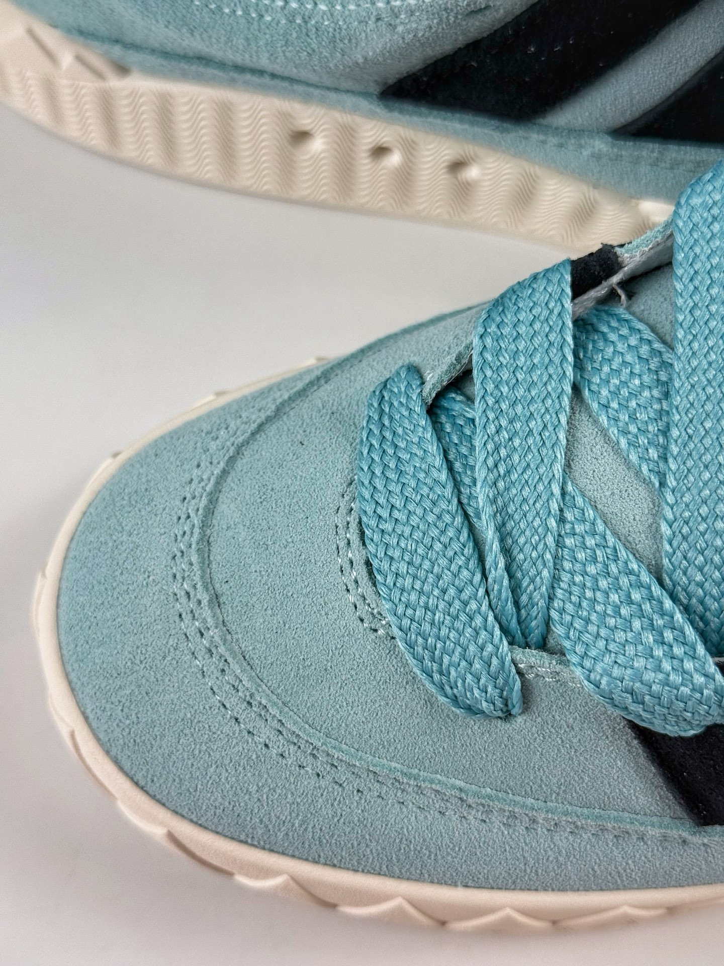 160 Adidas Originals Adimatic Yunk Low 马蒂奇系列低帮复古鲨鱼面包休闲运动滑板鞋 KI8880AK