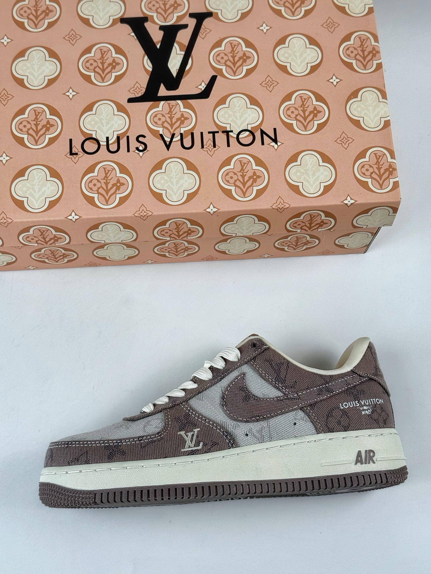 260 Nike Air Force 1 Low 07 x Louis Vuitton 棕灰牛仔 YF9511-821