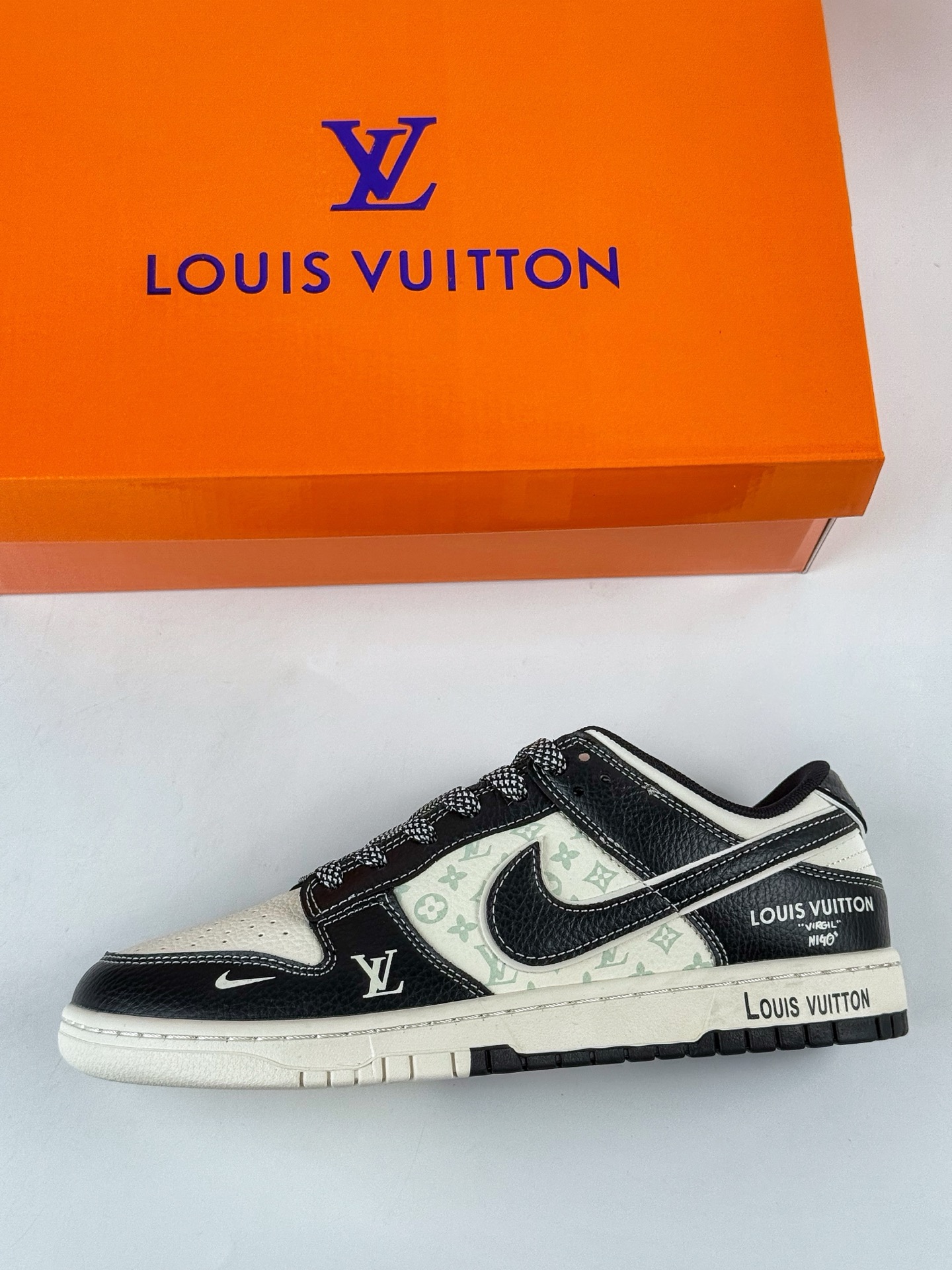 Nike SB Dunk Low x Louis Vuitton 黑白小勾满天星 HT5088-608