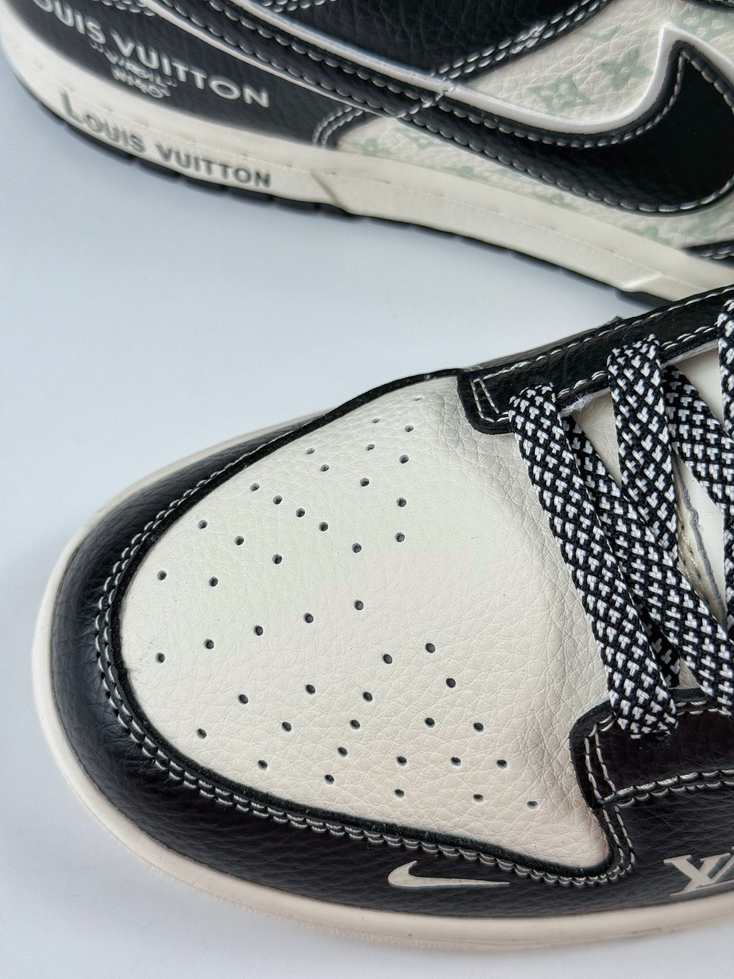 Nike SB Dunk Low x Louis Vuitton 黑白小勾满天星 HT5088-608