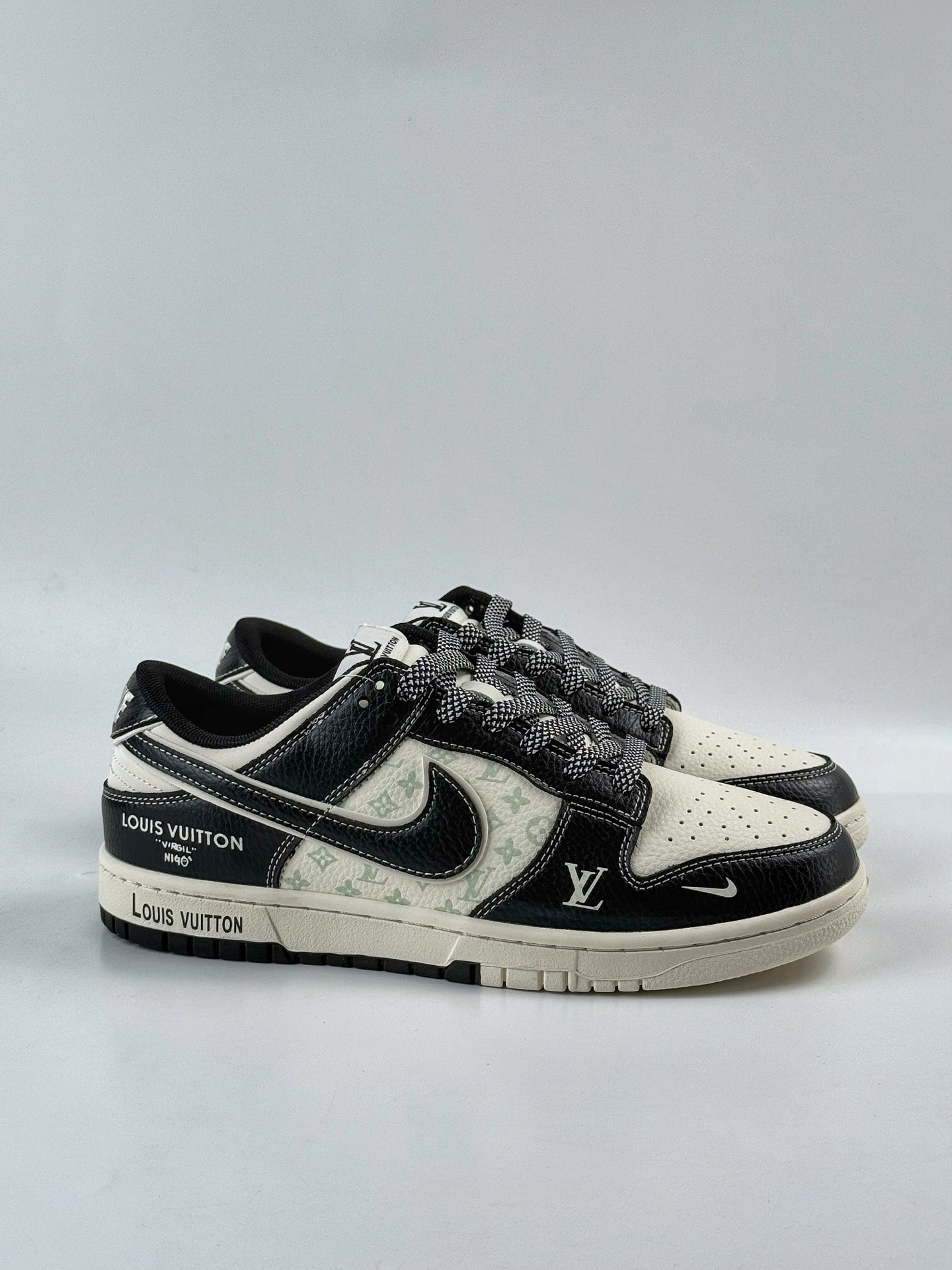 Nike SB Dunk Low x Louis Vuitton 黑白小勾满天星 HT5088-608