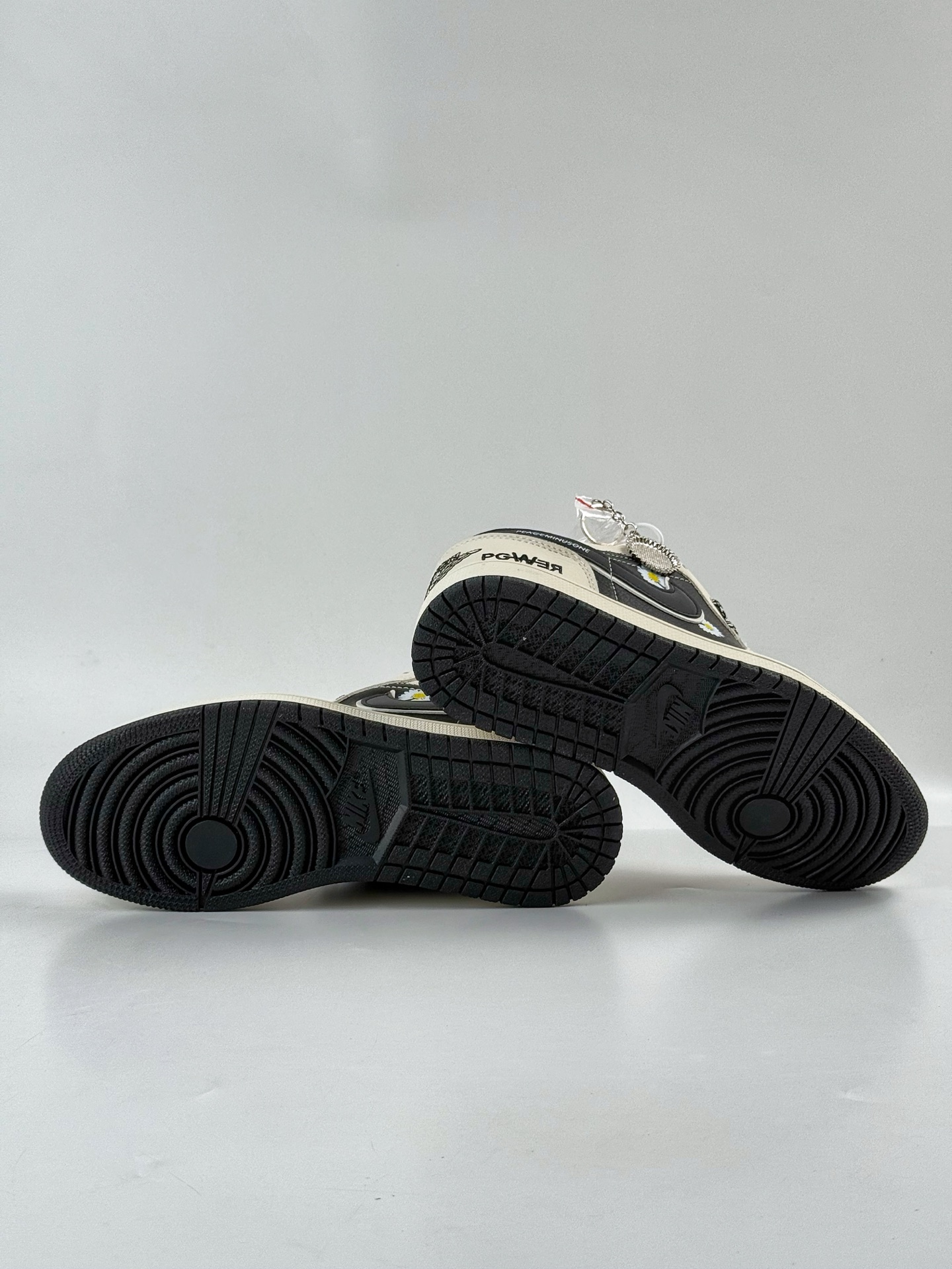 280 Nike Jordan Air Jordan 1 小雏菊 白黑小勾满天星 LJ2025-002