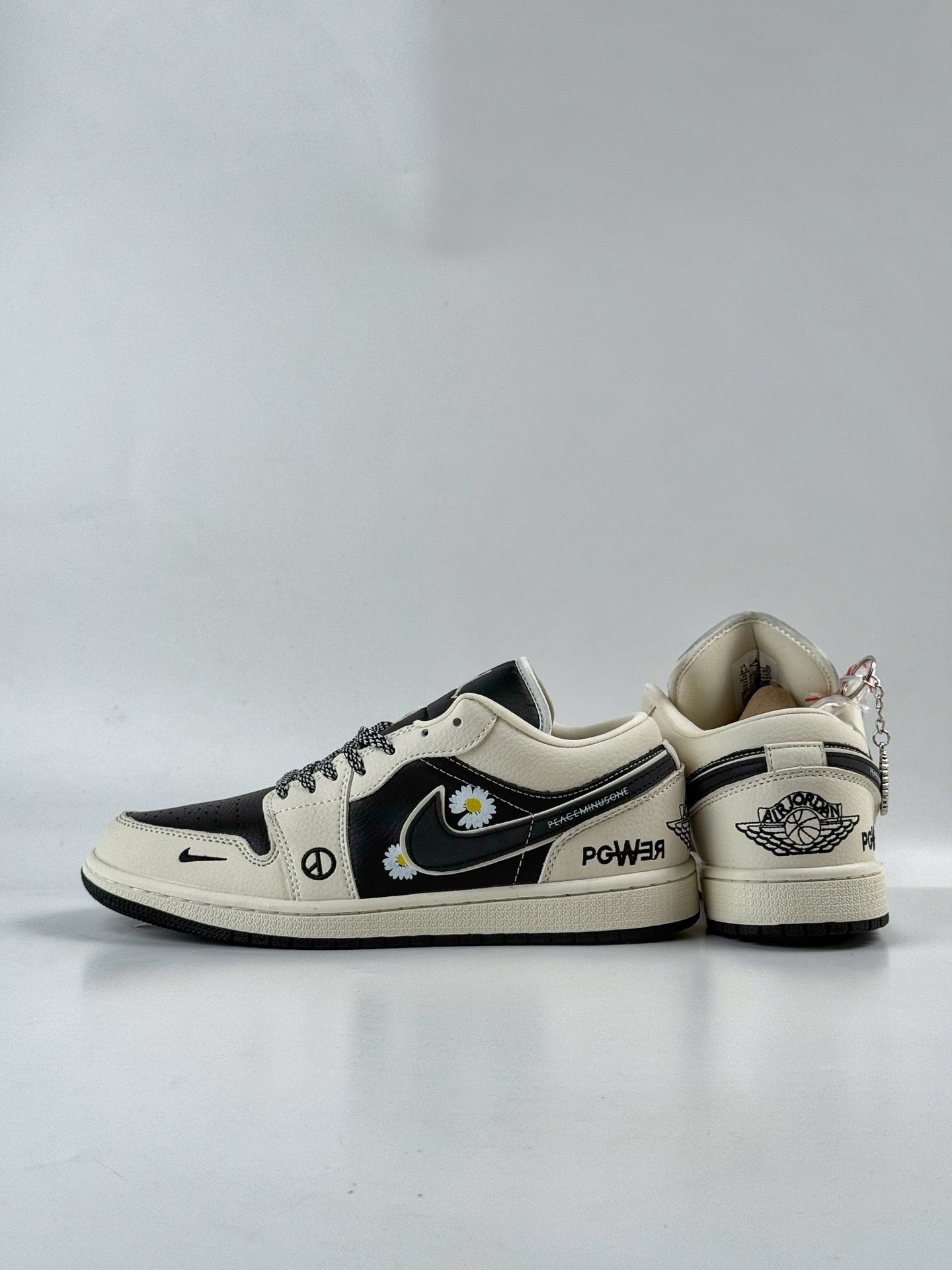 280 Nike Jordan Air Jordan 1 小雏菊 白黑小勾满天星 LJ2025-002