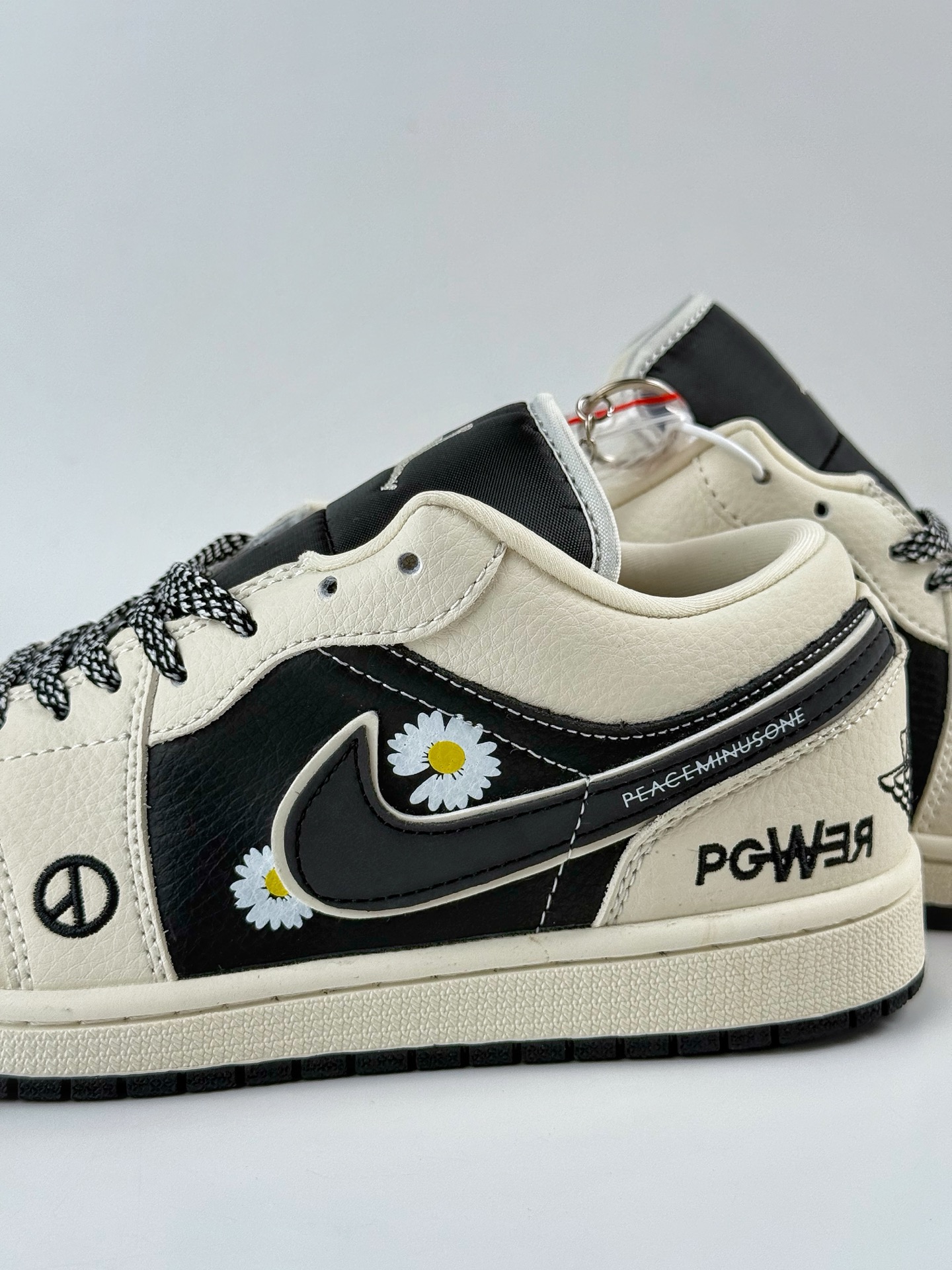 280 Nike Jordan Air Jordan 1 小雏菊 白黑小勾满天星 LJ2025-002