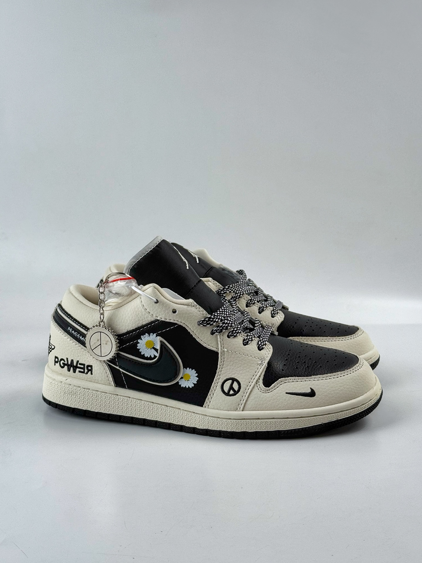 280 Nike Jordan Air Jordan 1 小雏菊 白黑小勾满天星 LJ2025-002