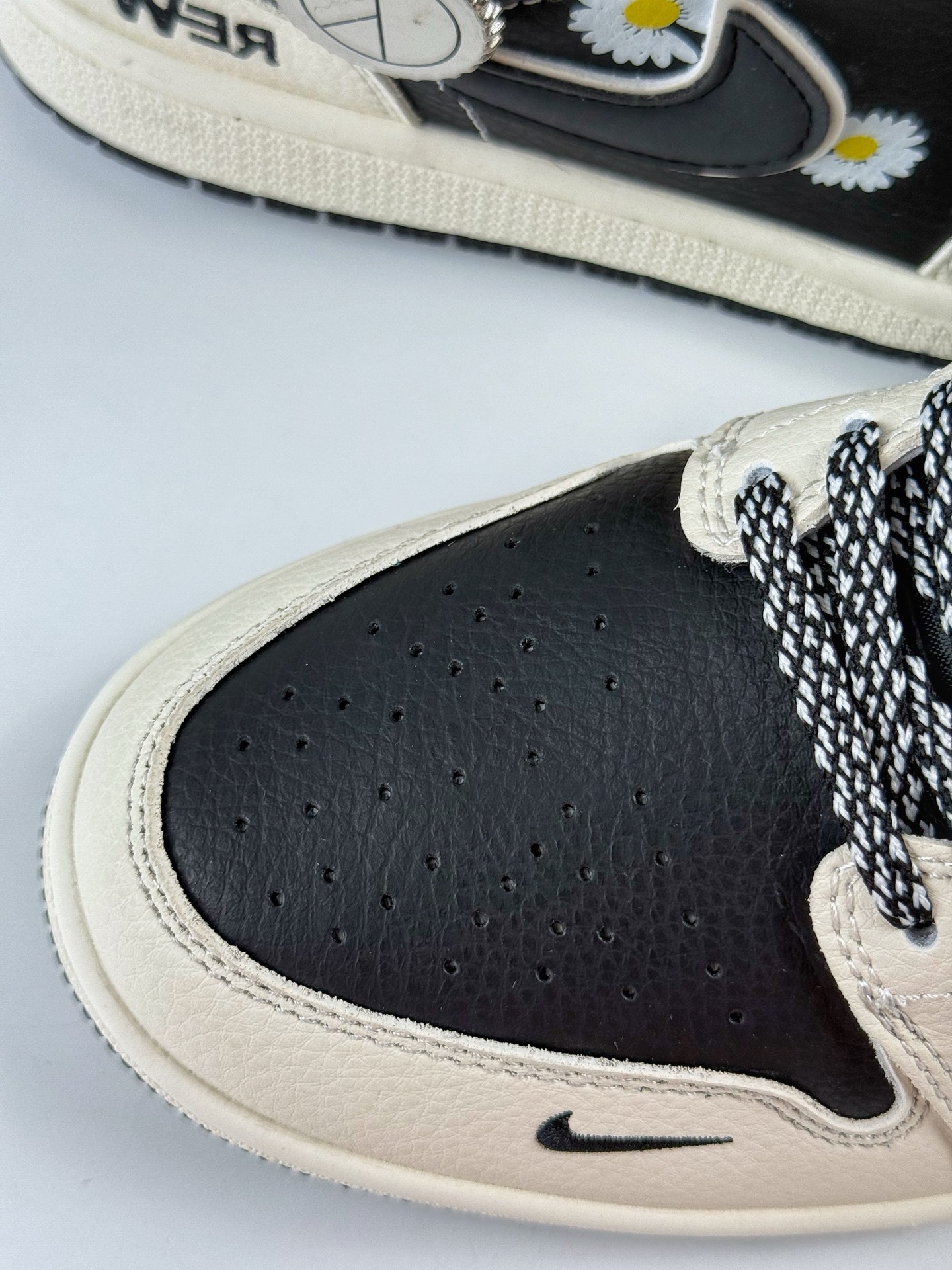 280 Nike Jordan Air Jordan 1 小雏菊 白黑小勾满天星 LJ2025-002