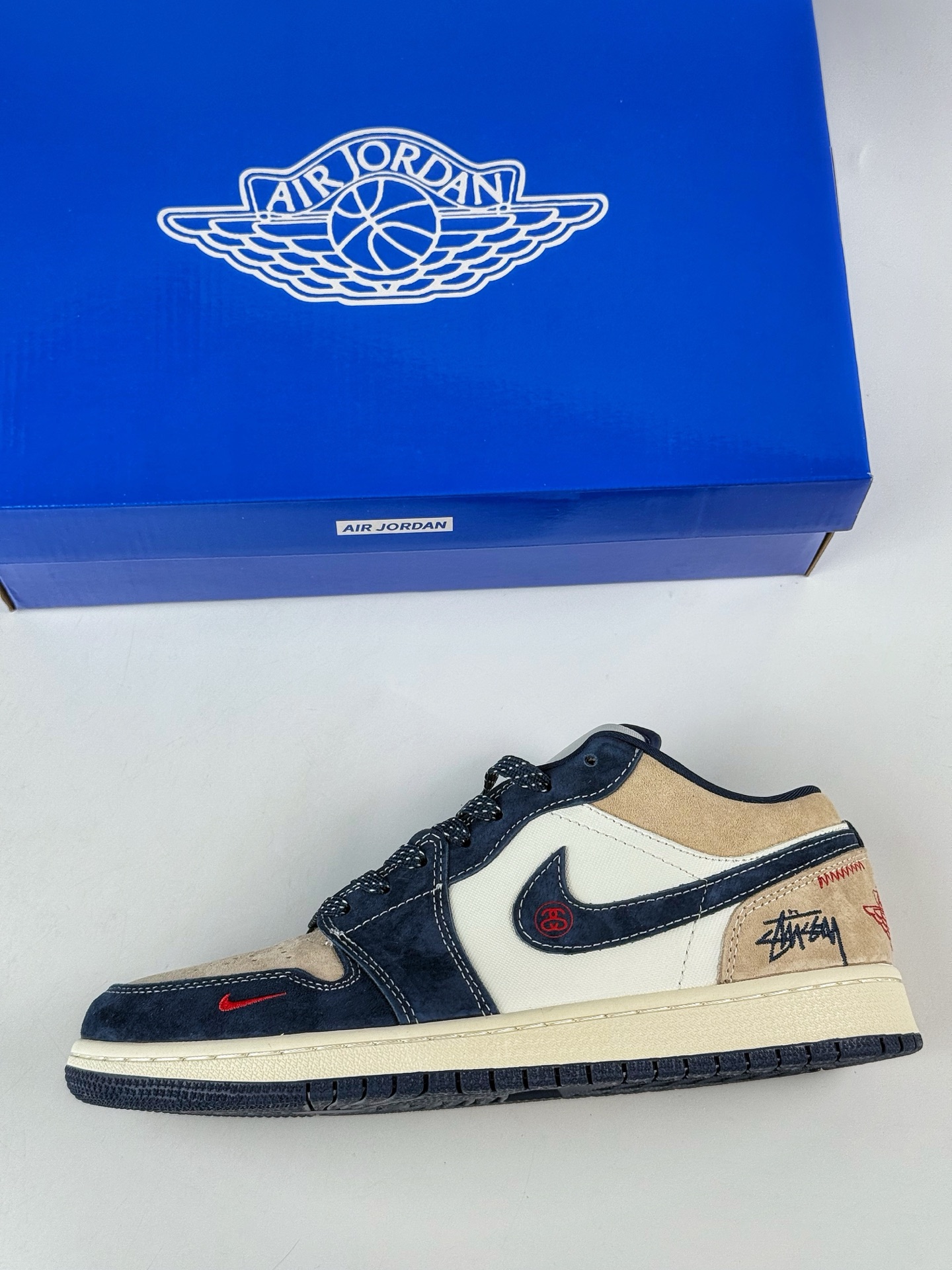 280 Nike Jordan Air Jordan 1 x Stussy 蓝棕白小勾满天星 LR8888-015