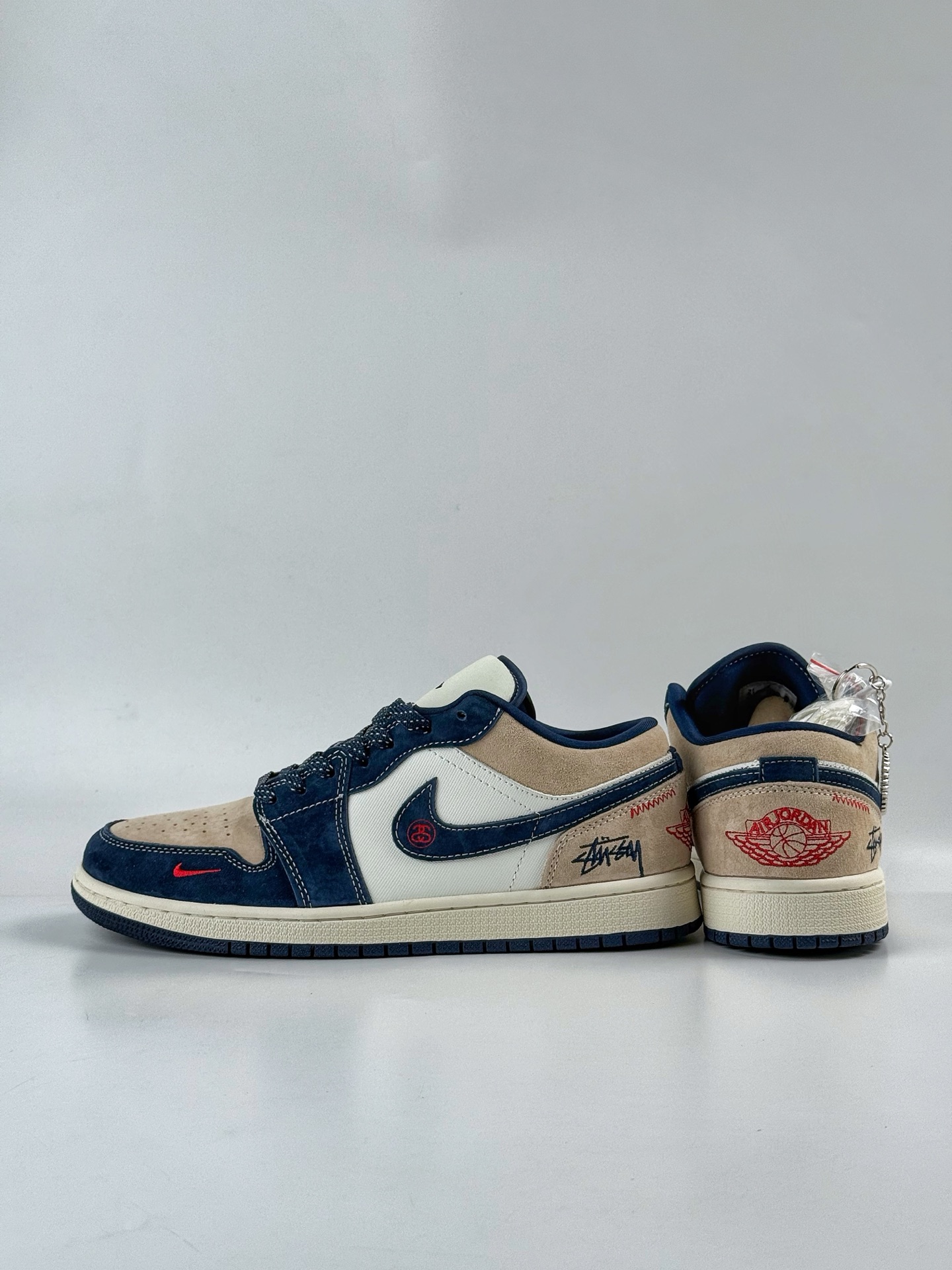 280 Nike Jordan Air Jordan 1 x Stussy 蓝棕白小勾满天星 LR8888-015