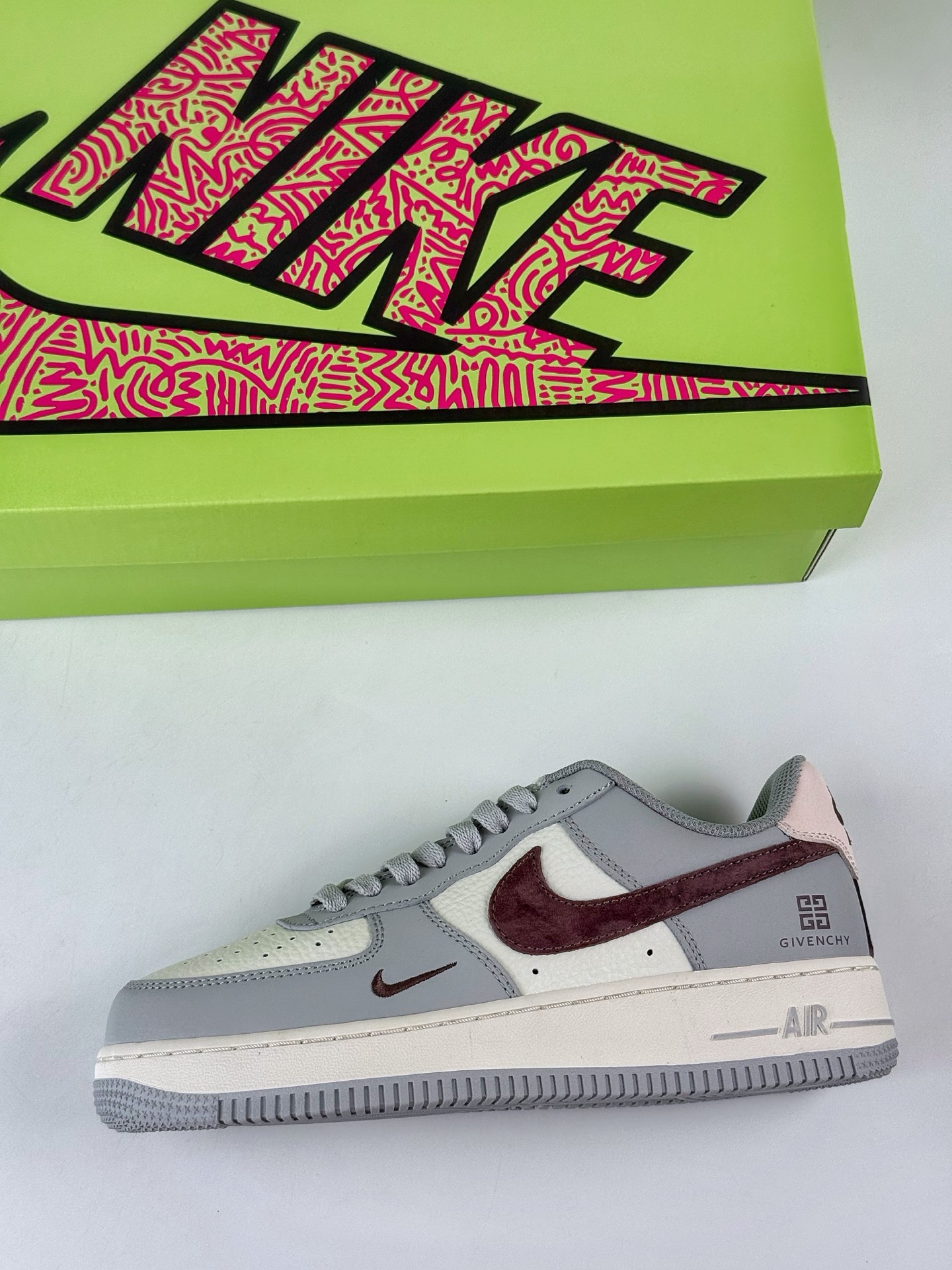 240 Nike Air Force 1 Low 07 x GIVENCHY 灰白小勾 KX2532-505