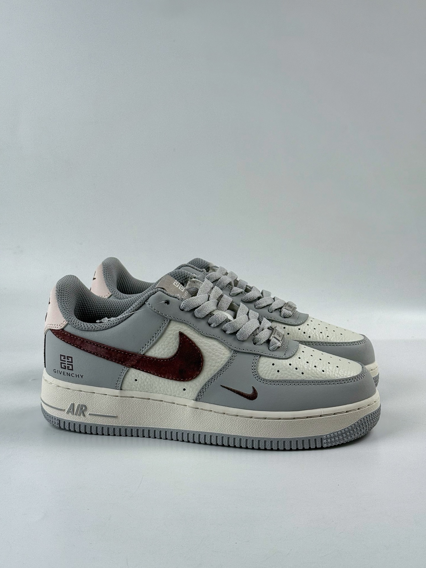 240 Nike Air Force 1 Low 07 x GIVENCHY 灰白小勾 KX2532-505