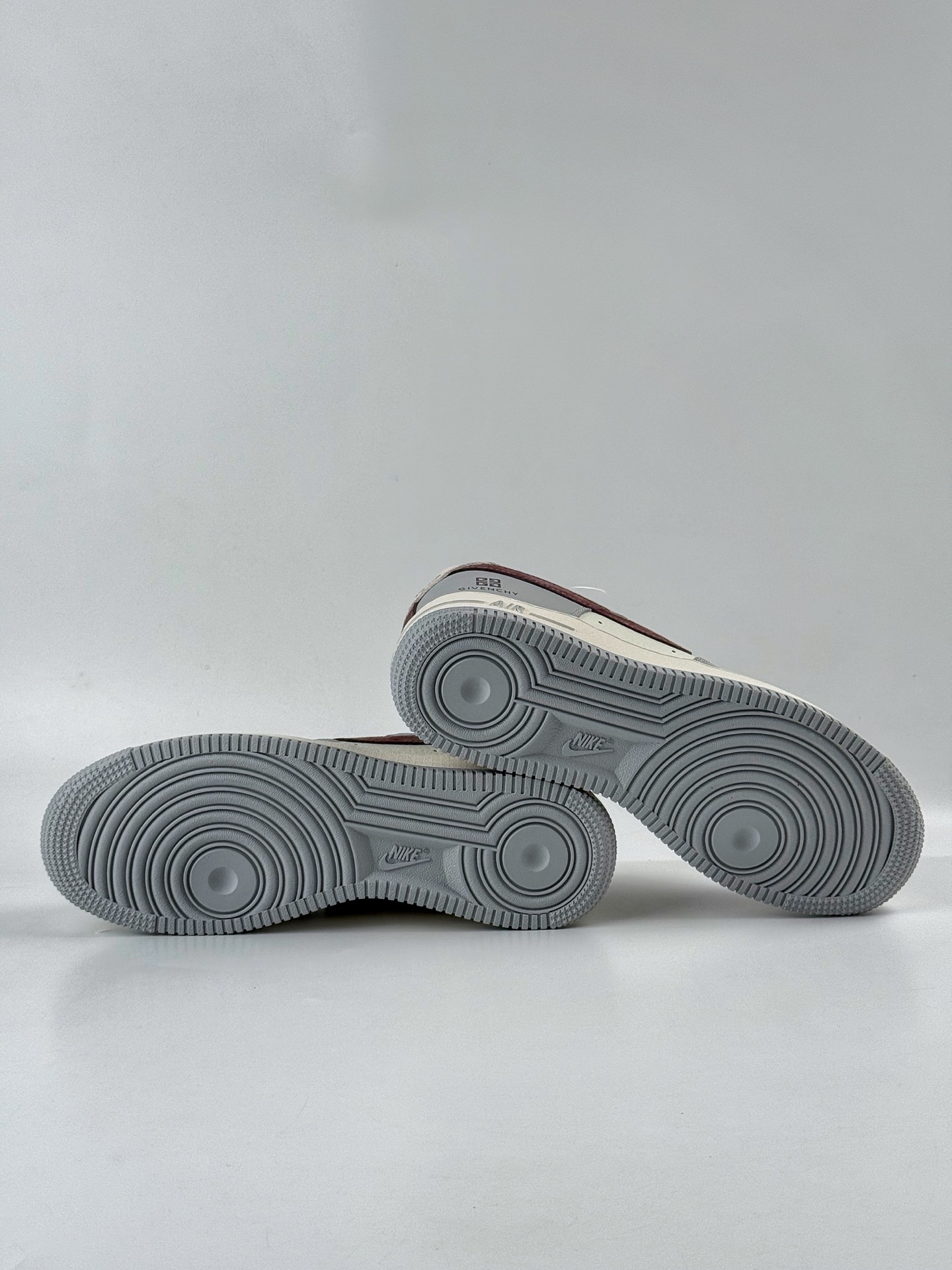 240 Nike Air Force 1 Low 07 x GIVENCHY 灰白小勾 KX2532-505