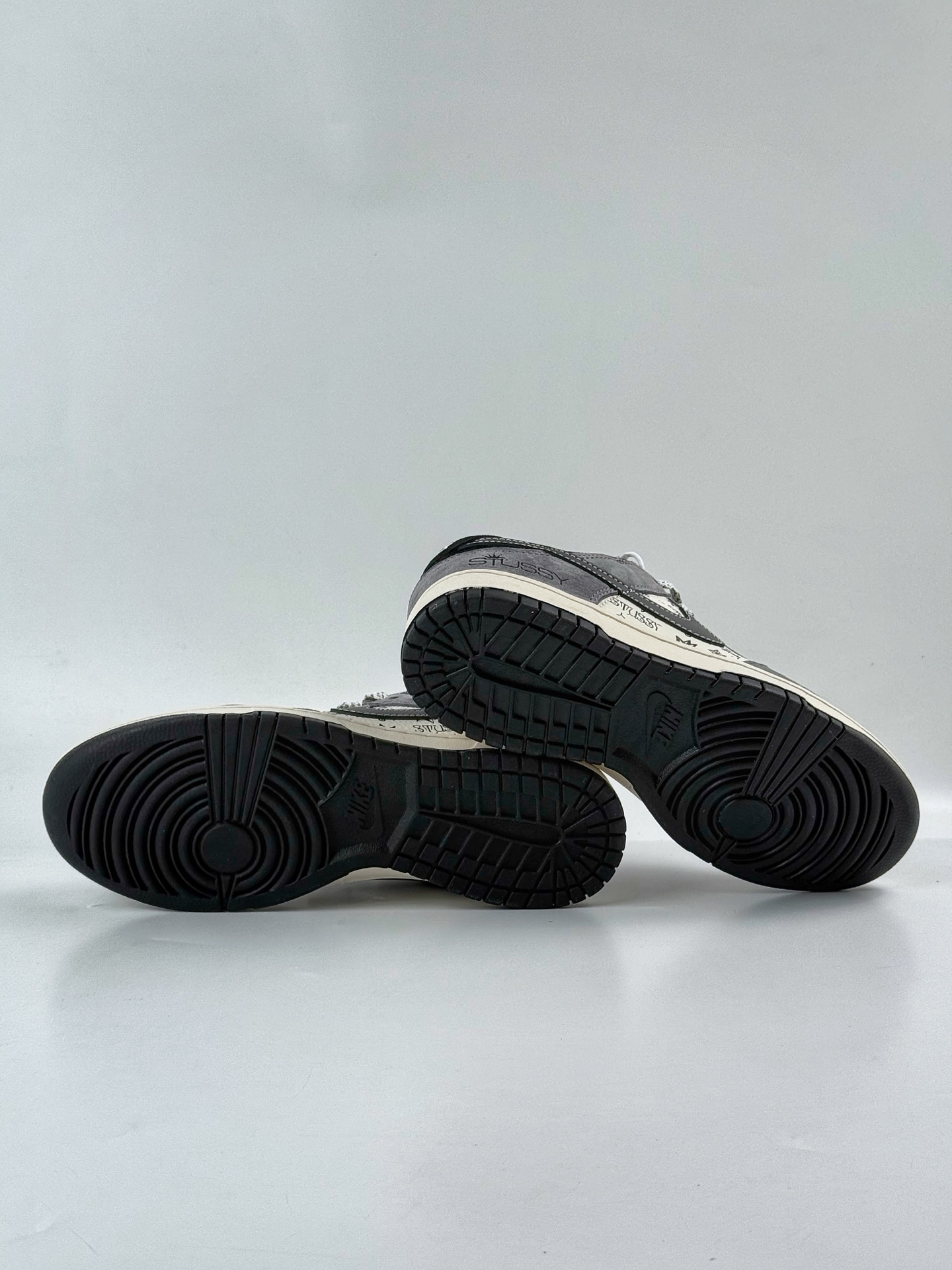 240 Nike SB Dunk Low x Stussy 灰白满天星 HS2506-229